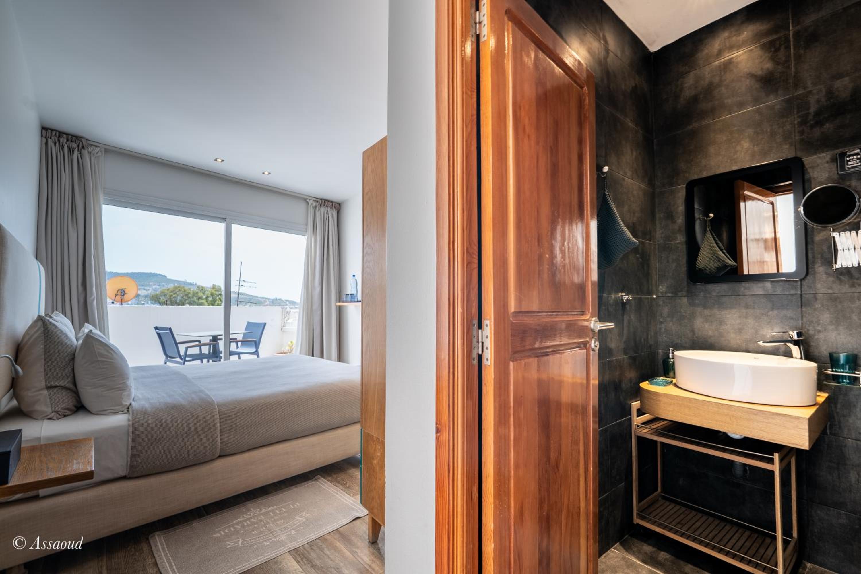Deluxe Double Room with Balcony - Photo 2