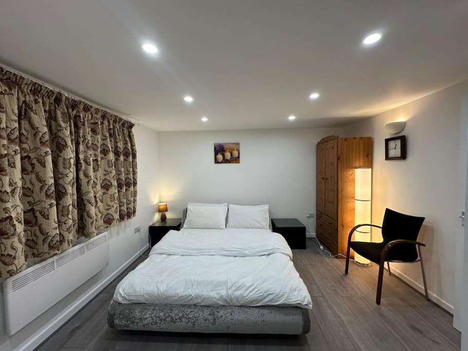 One-Bedroom Apartment photo 3