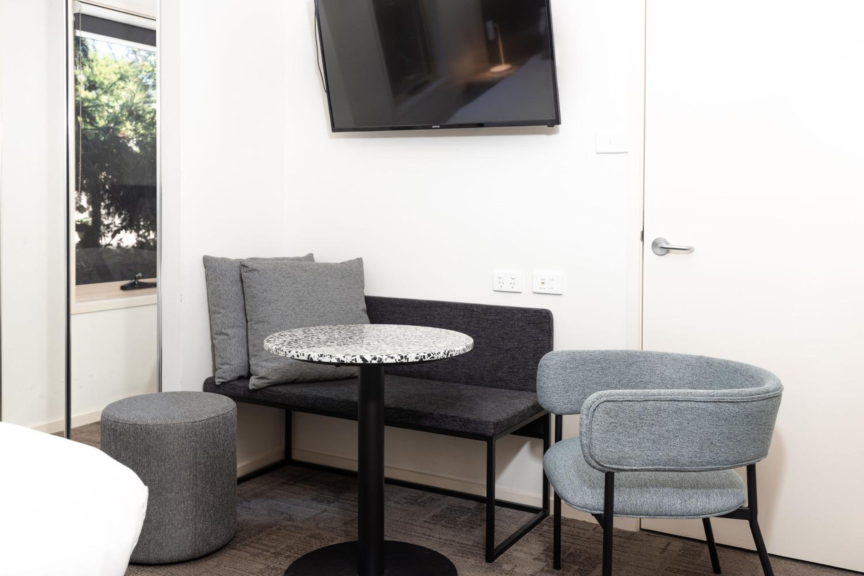 Studio Apartment photo 3