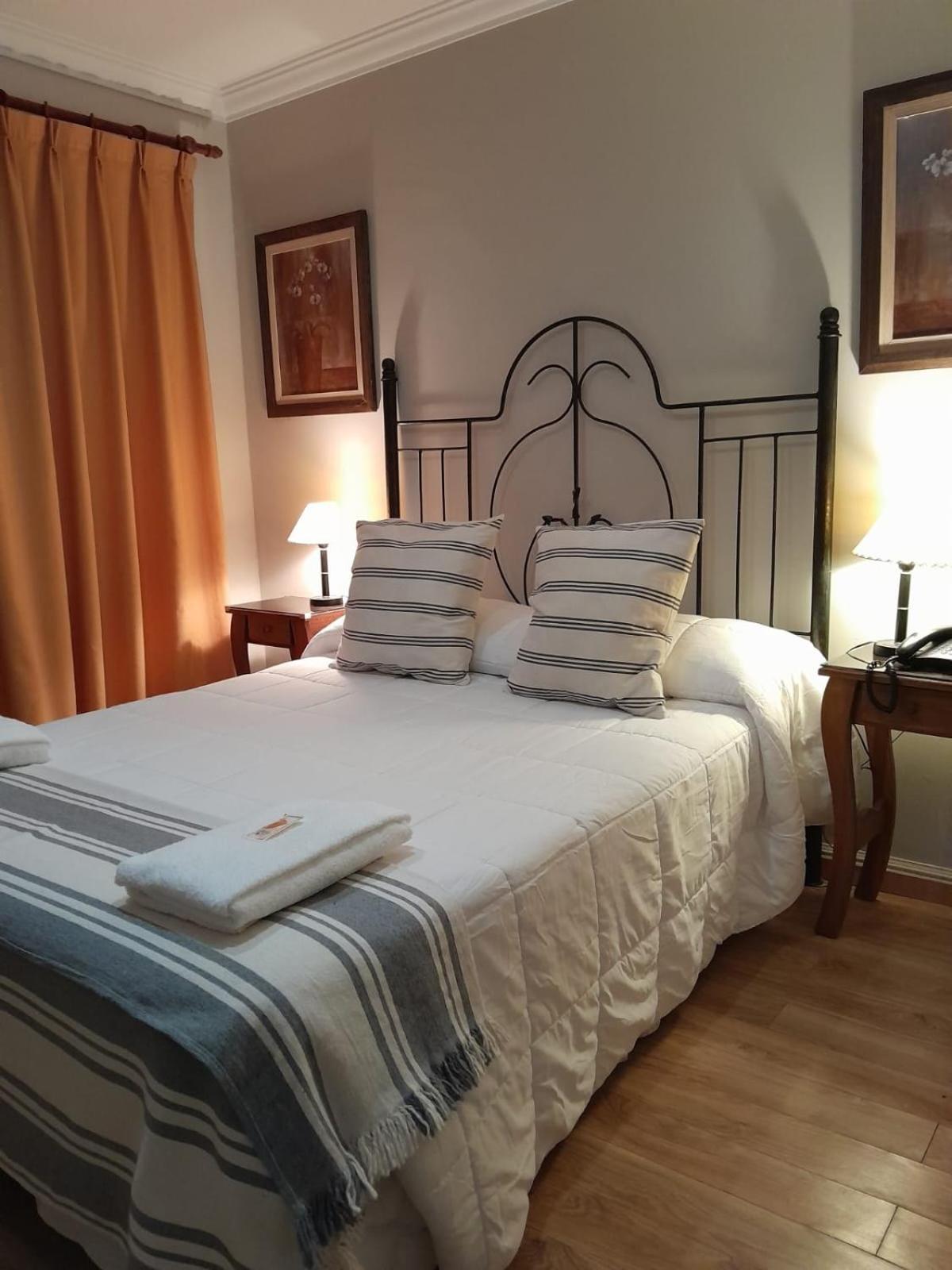 Budget Double Room photo 2
