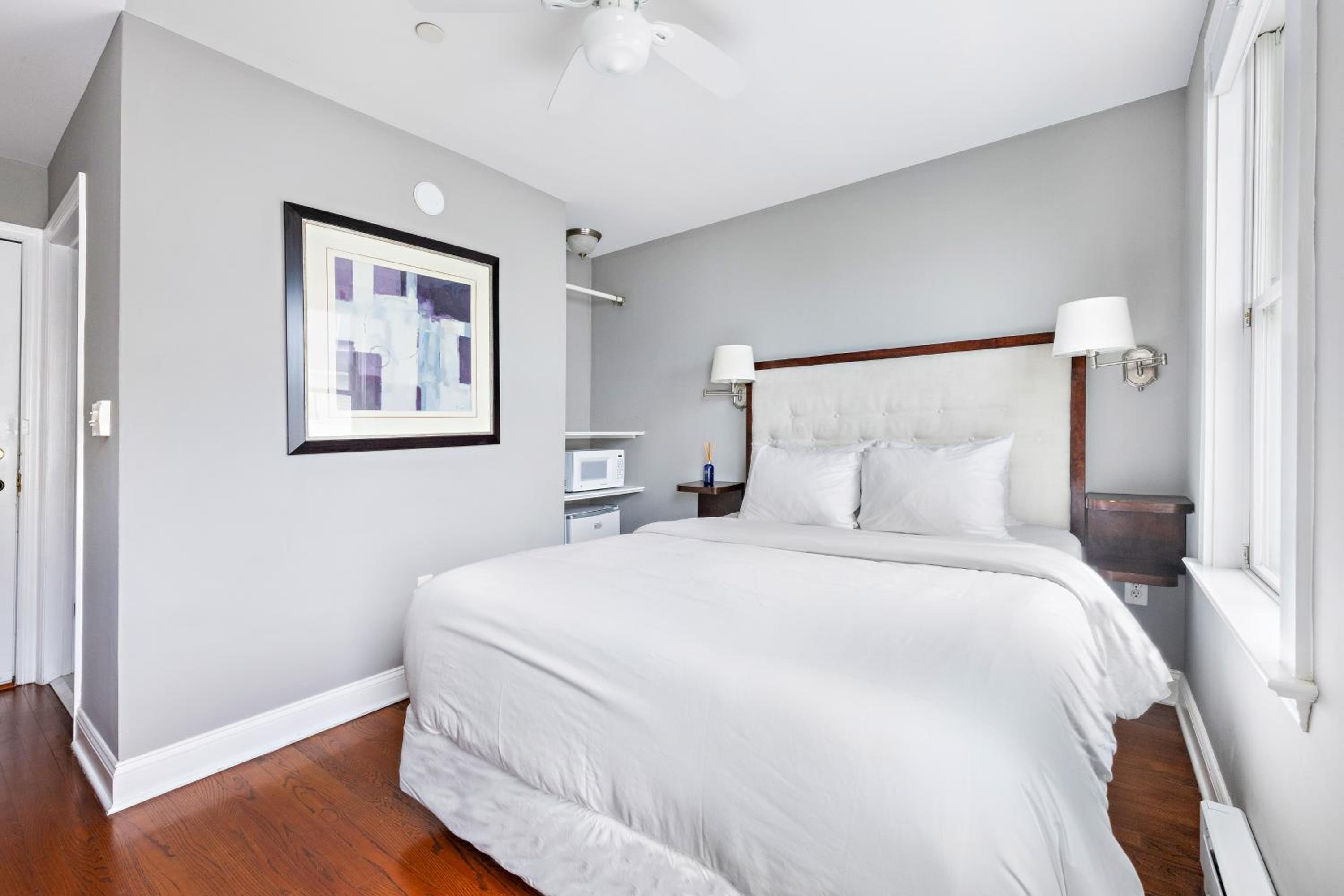 Deluxe Queen Room