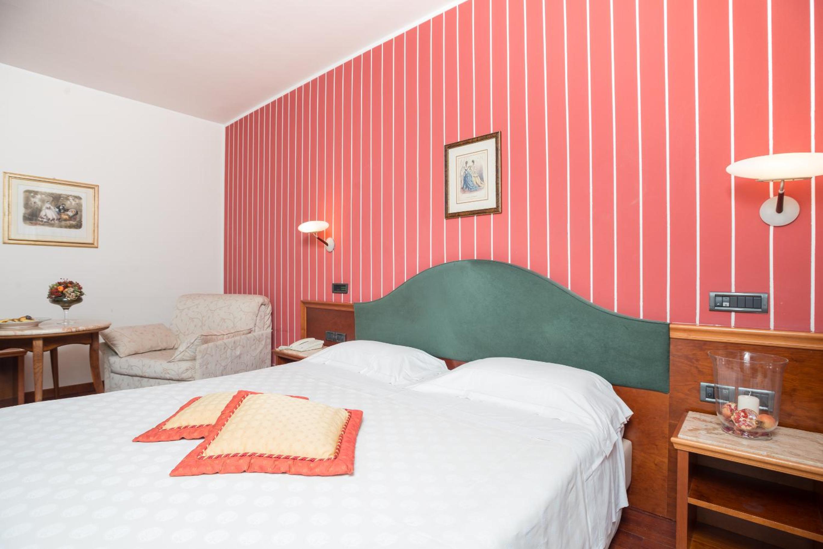 Double Room - Photo 10