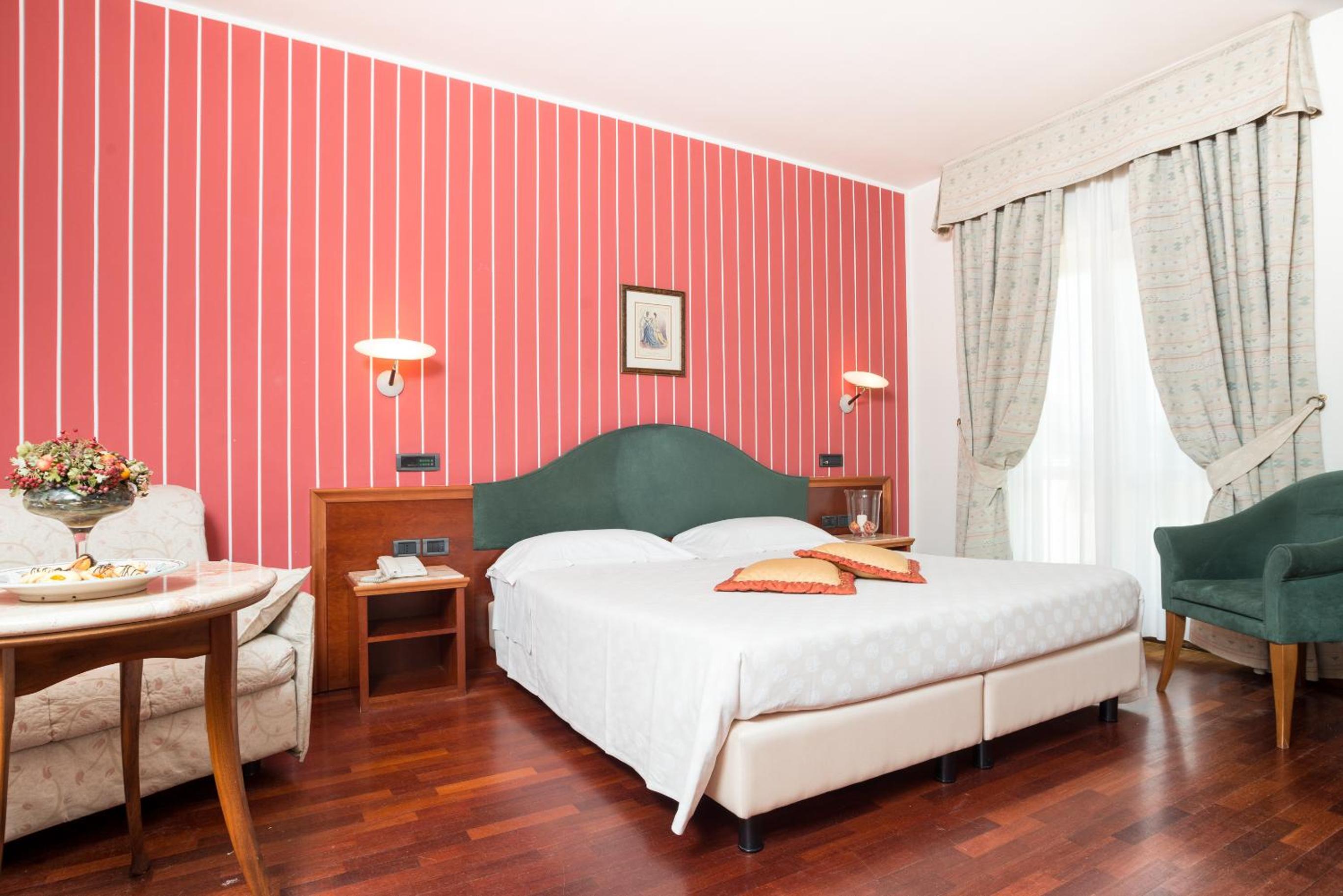 Double Room - Photo 2