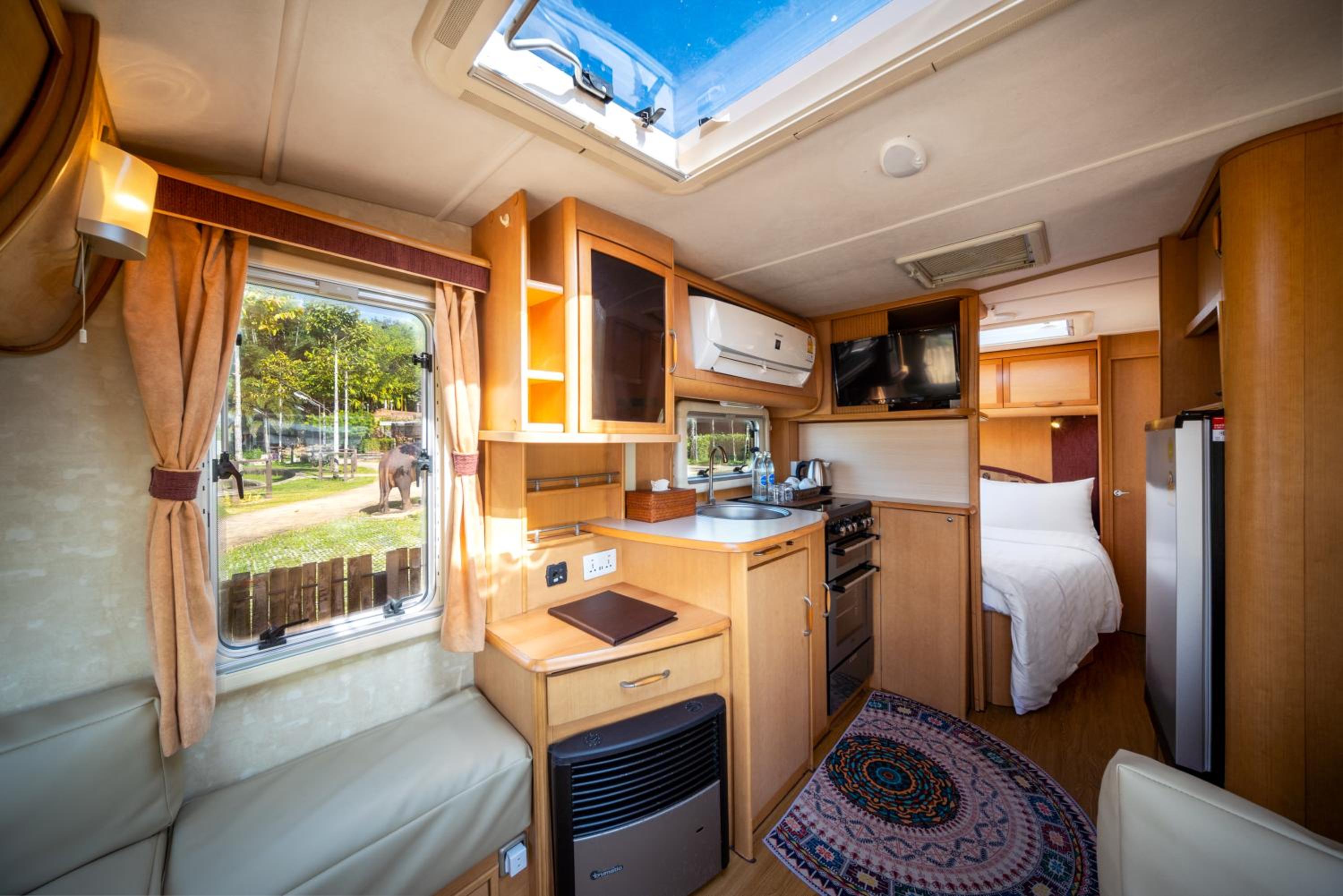 Caravan photo 2
