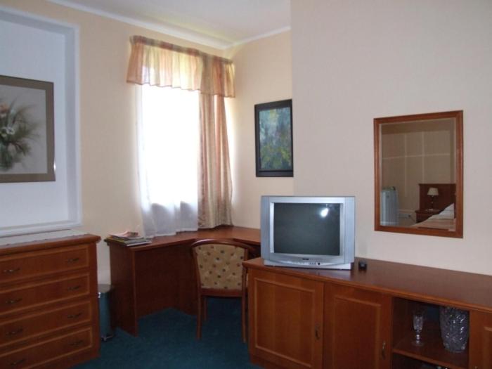 Standard Double or Twin Room - Photo 5
