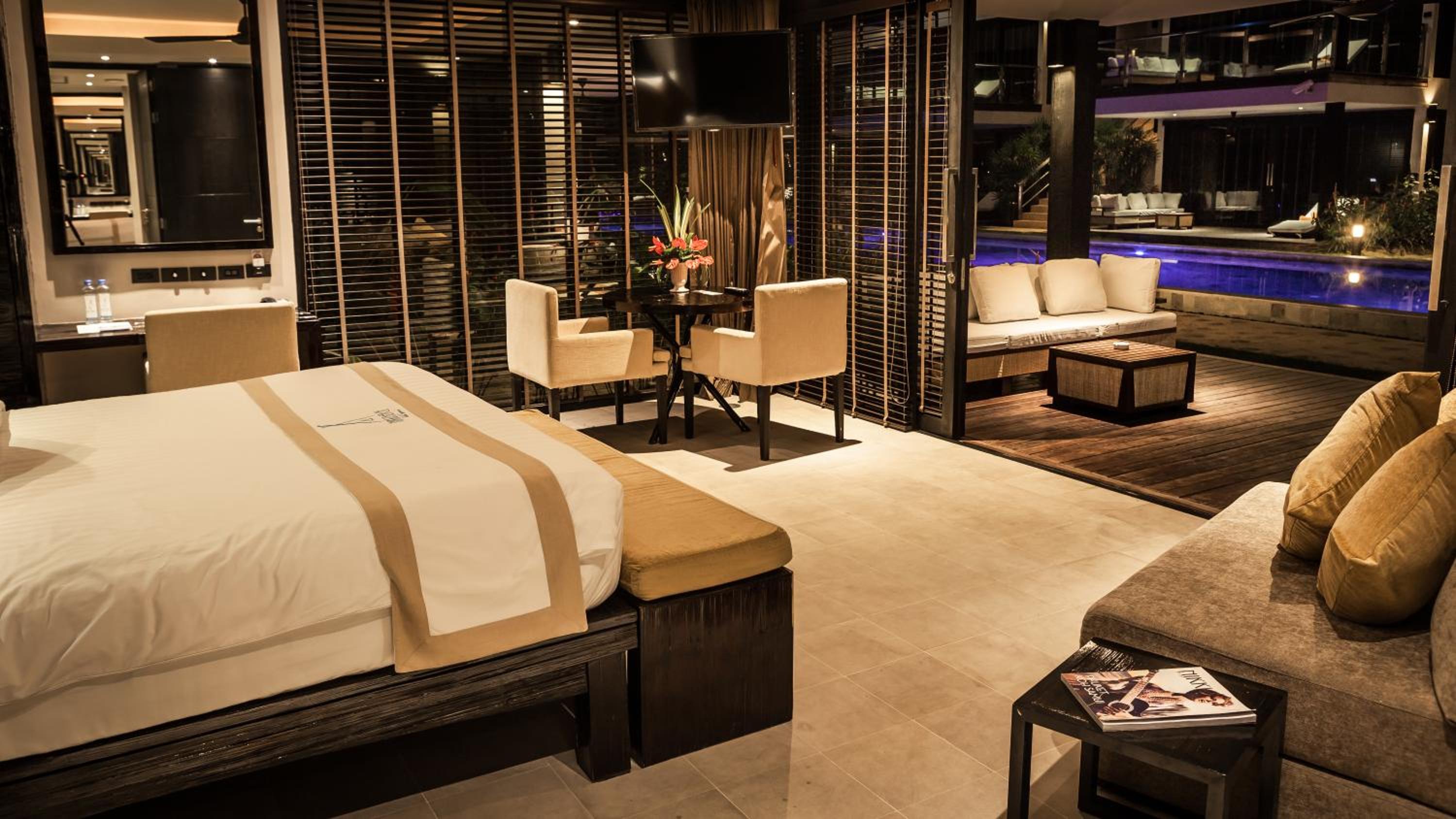 Pool Access Suite - Photo 4