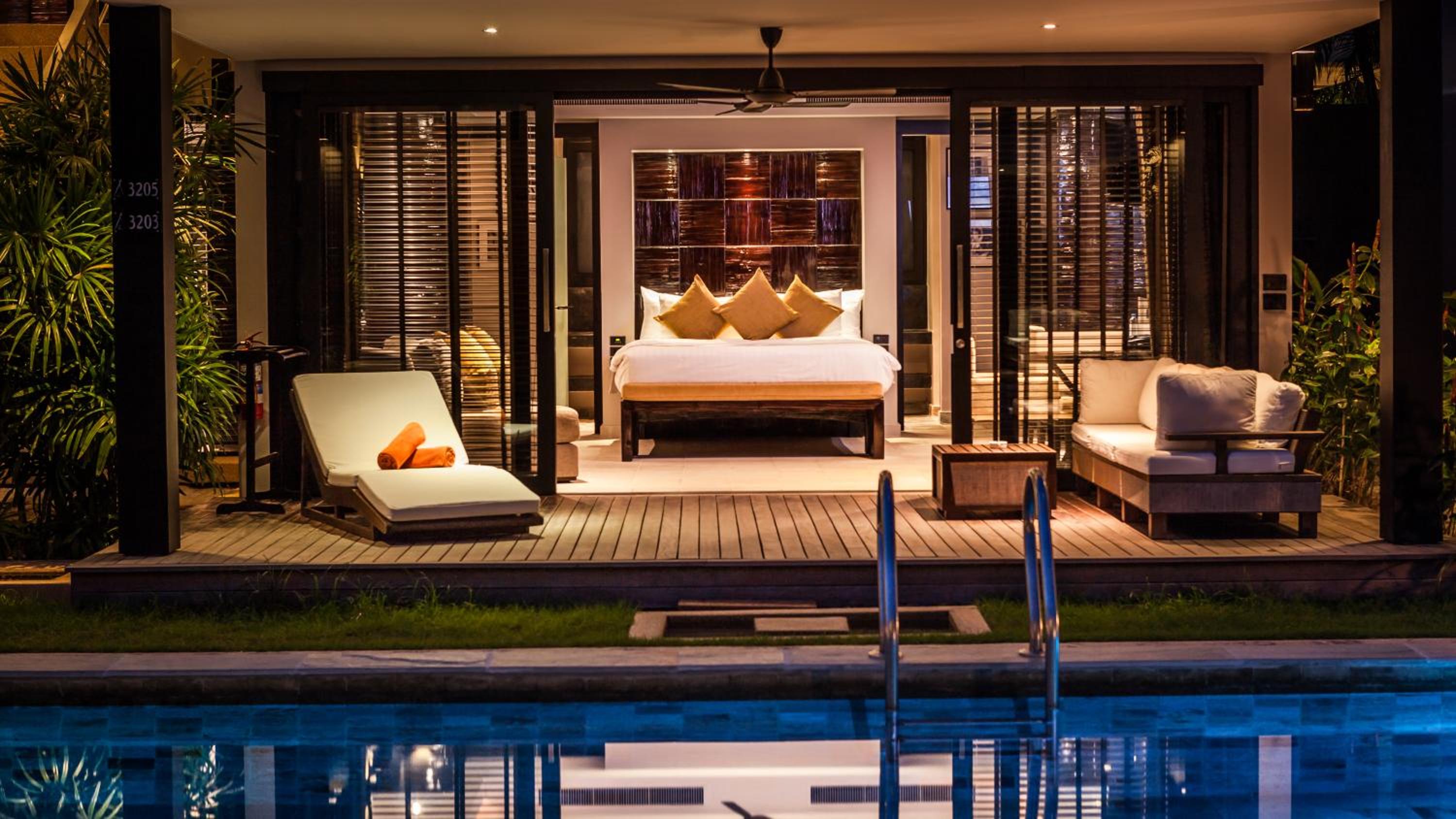 Pool Access Suite - Photo 3