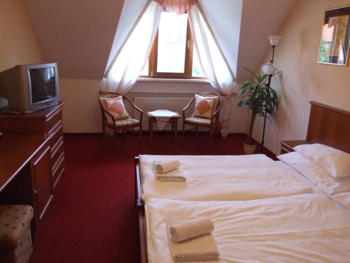 Standard Double or Twin Room - Photo 6