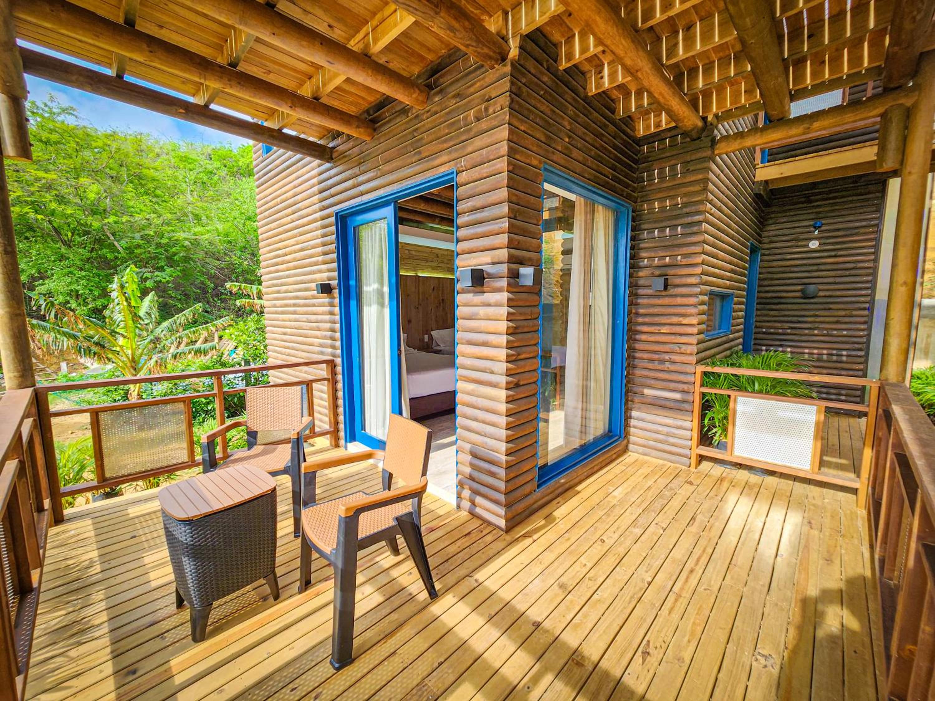 Deluxe Bungalow with Garden View photo 3