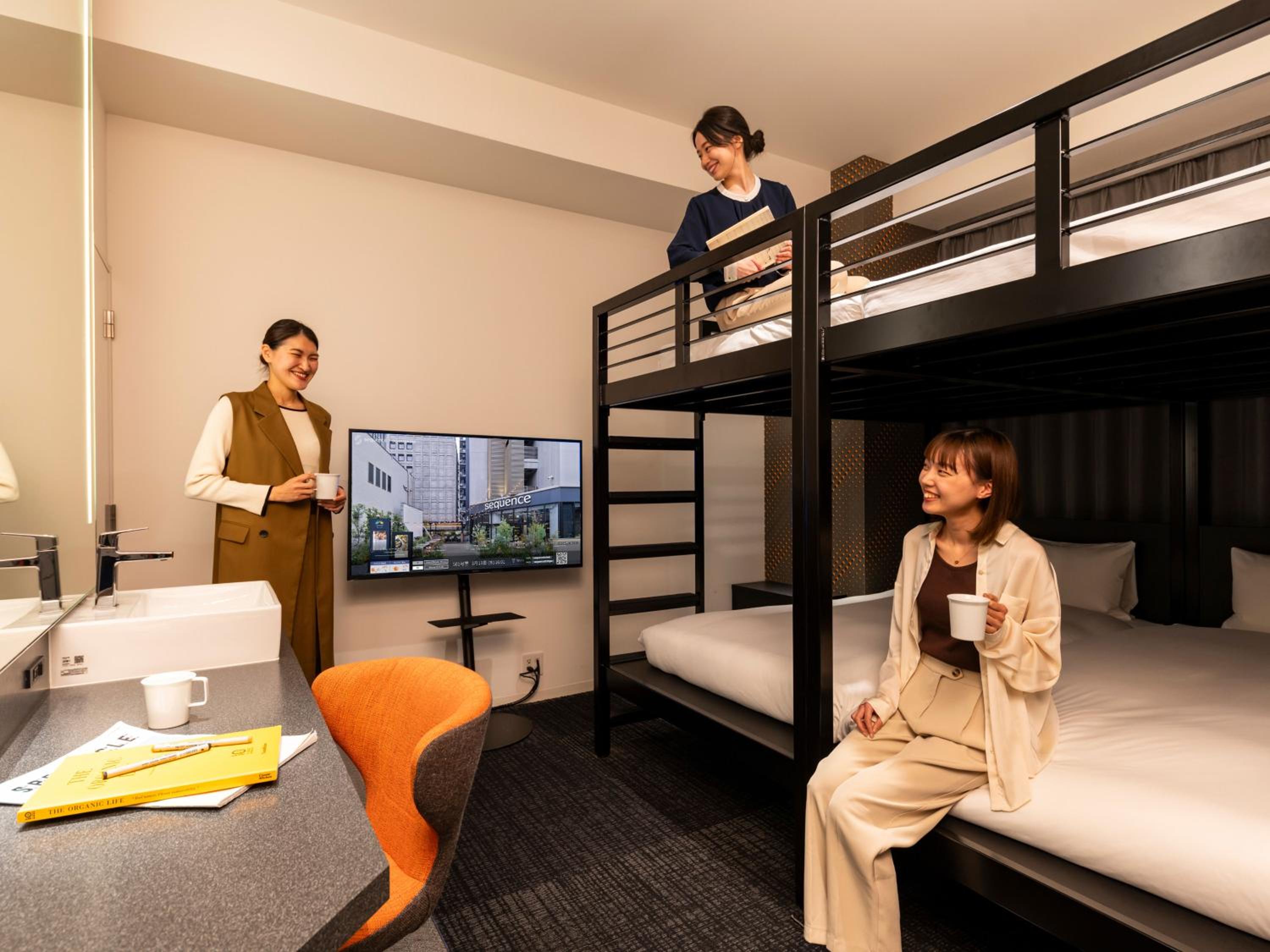 Bunk Beds (4 Adults) - with Shower