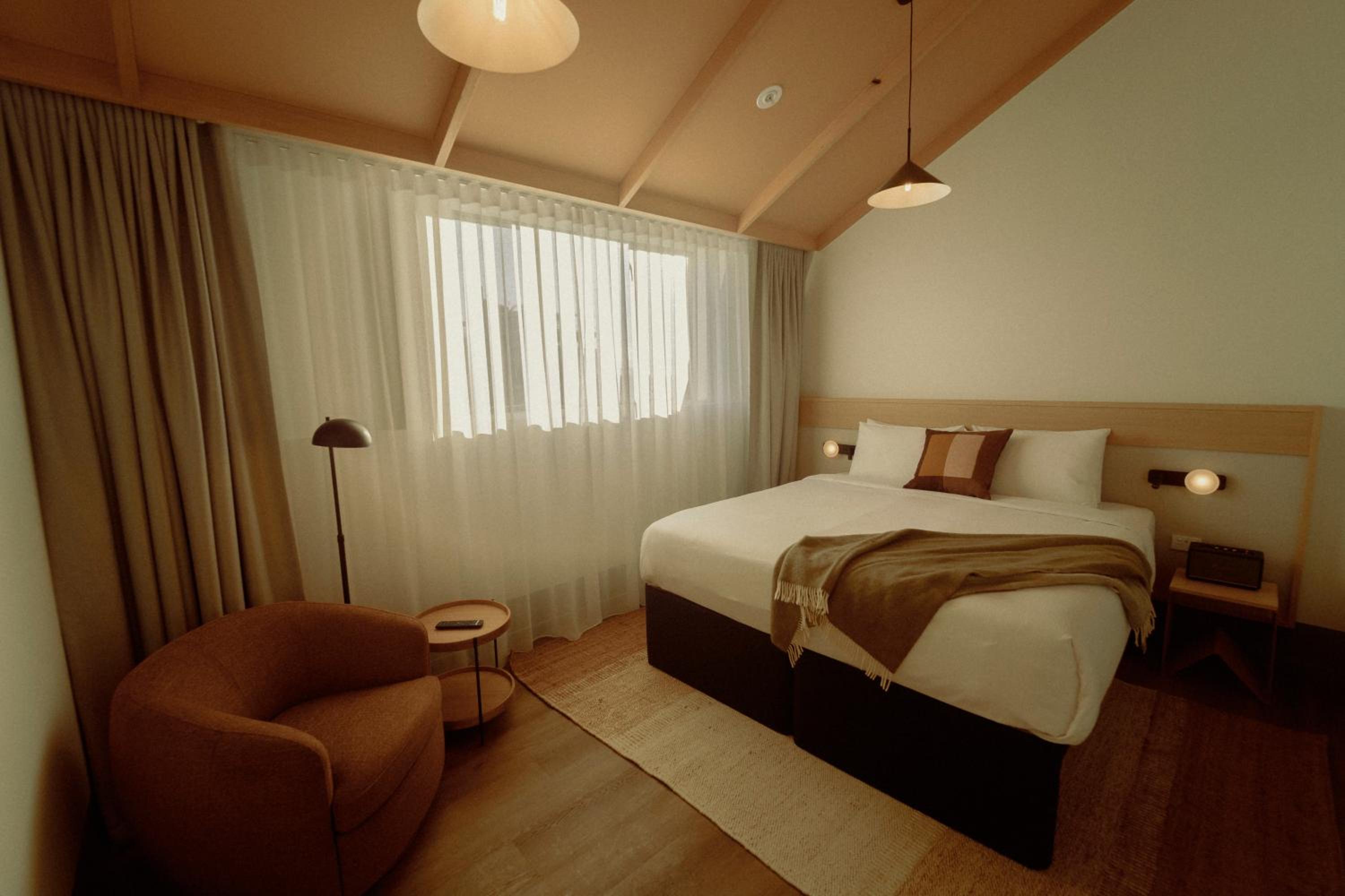 Premium King Suite - Photo 7