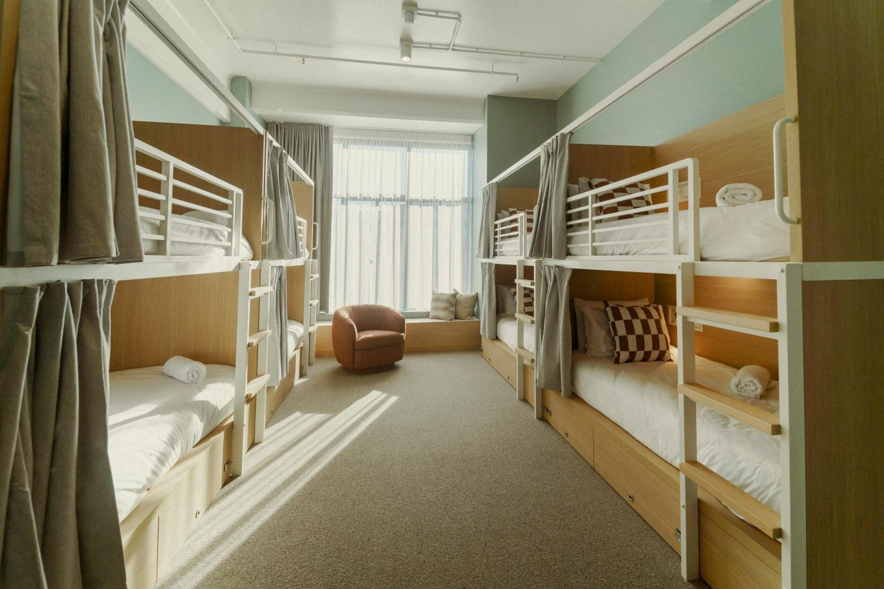 Bed in Deluxe 8 Bed Ensuite Dorm photo 2