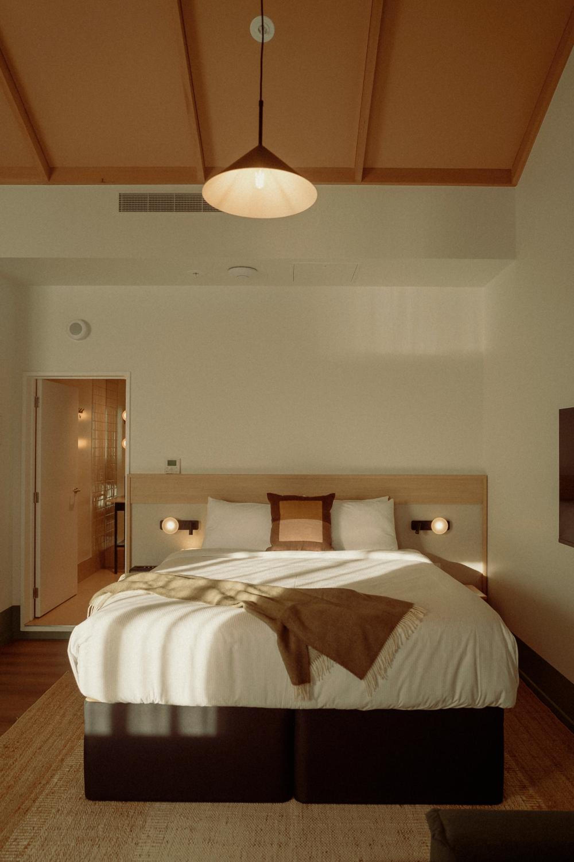 Premium King Suite - Photo 5