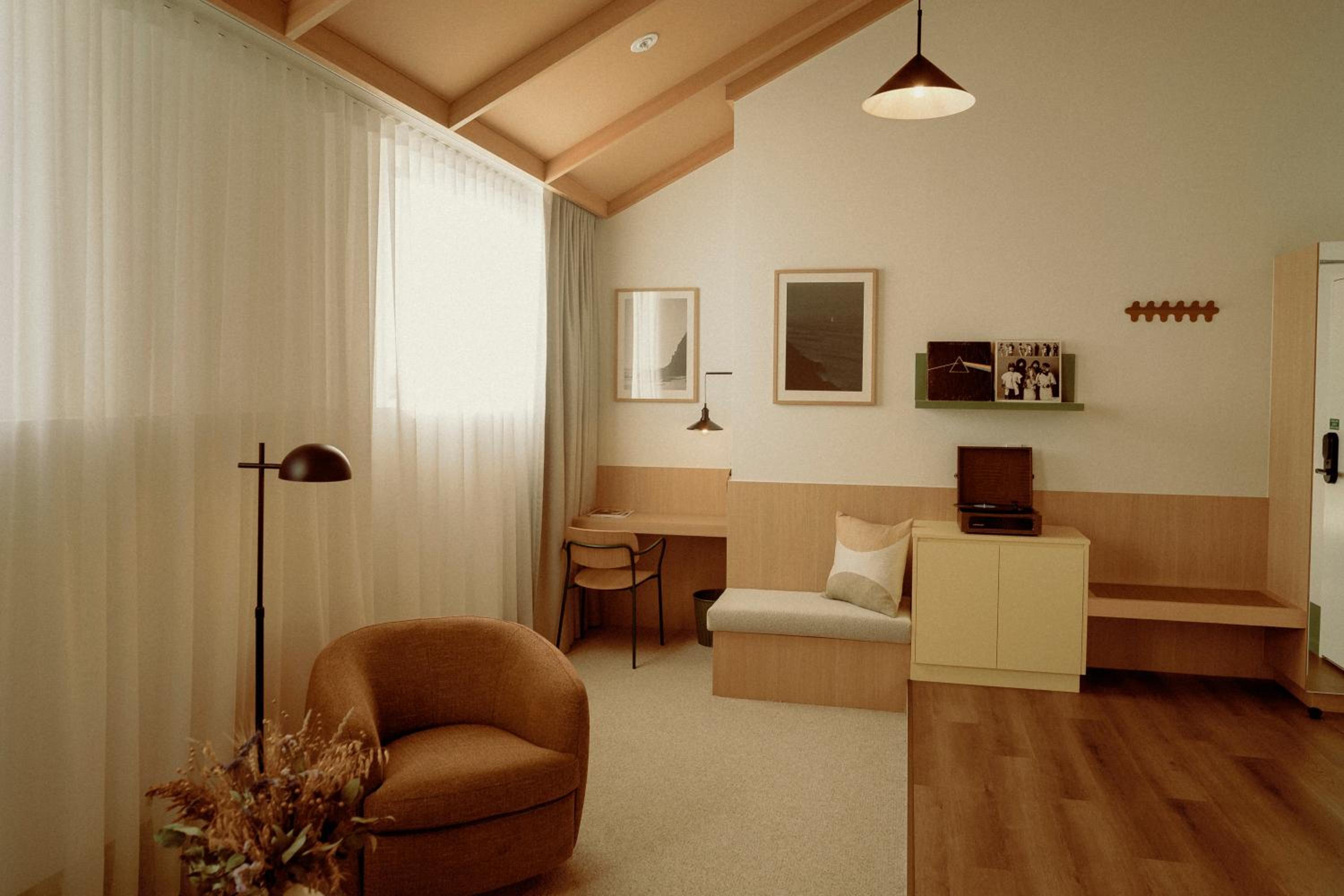 Premium King Suite - Photo 4