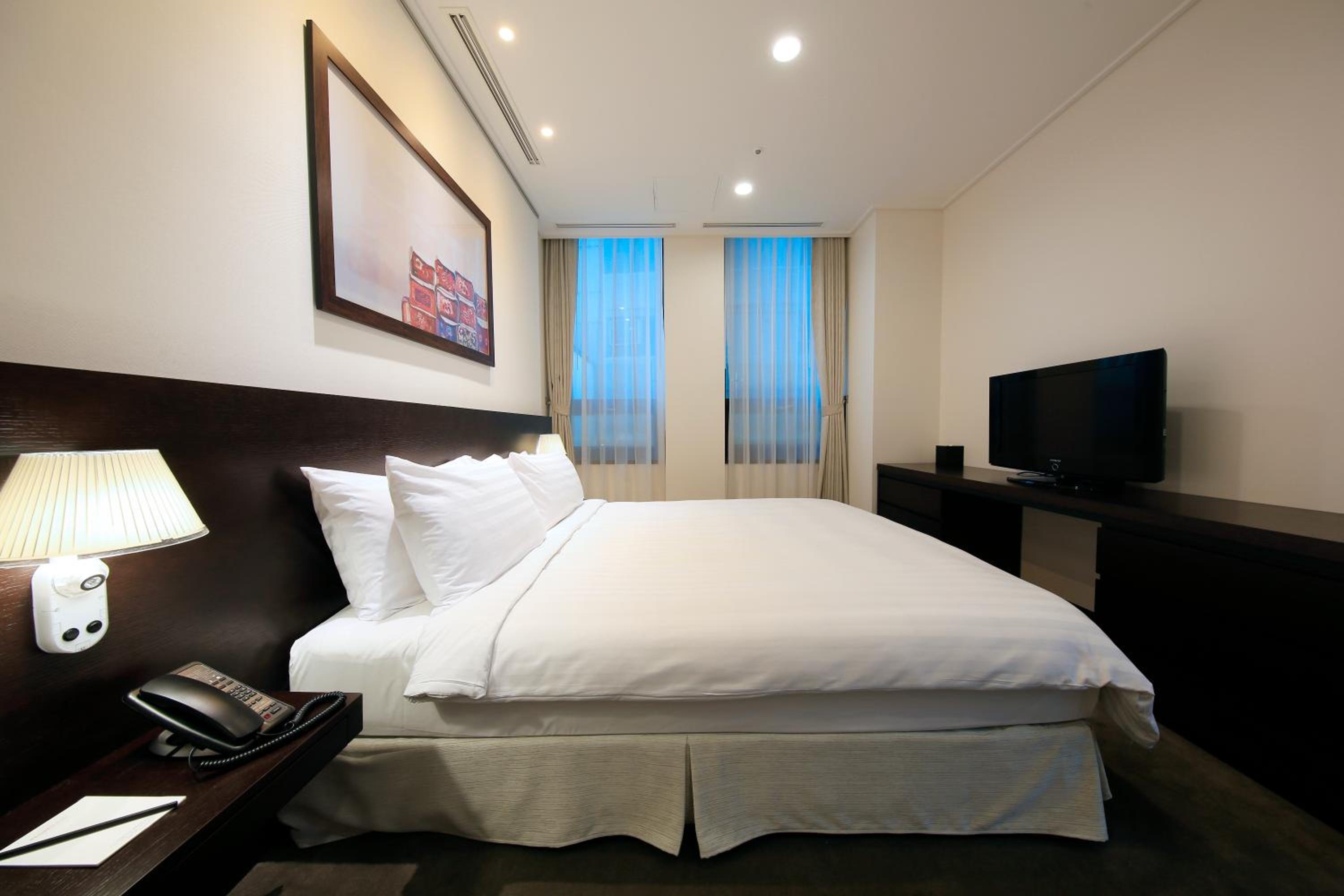 One-Bedroom Apartment (2 Adults)