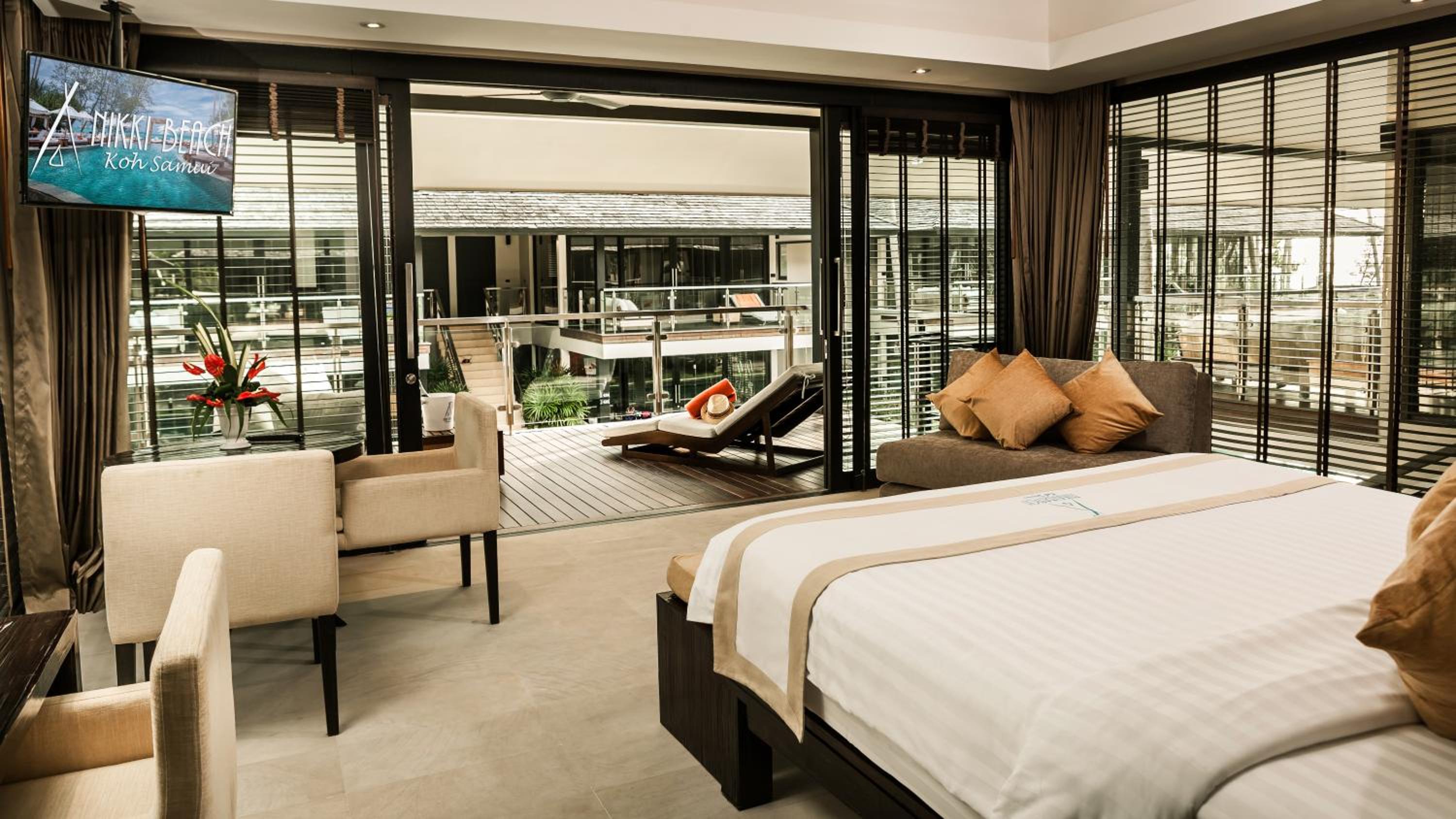 Suite with Pool View - Photo 6