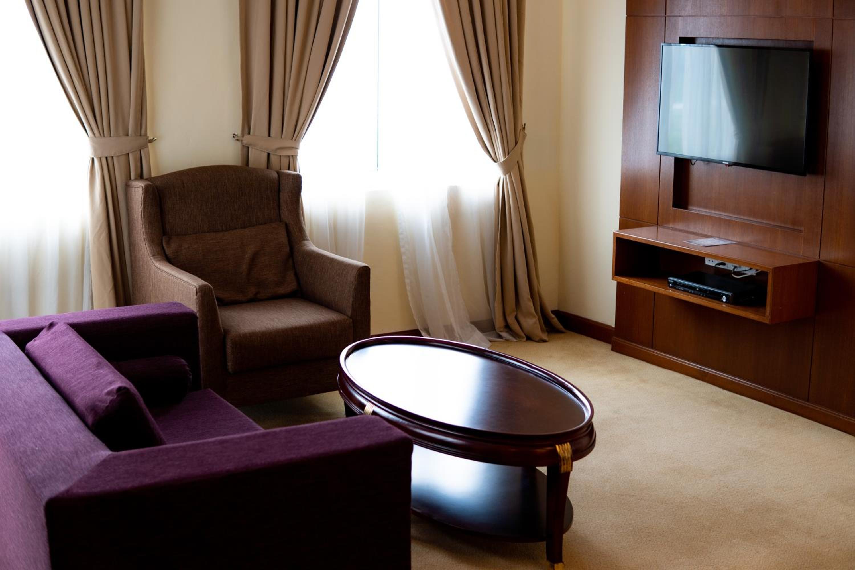 Deluxe Quad Junior Suite - Photo 5