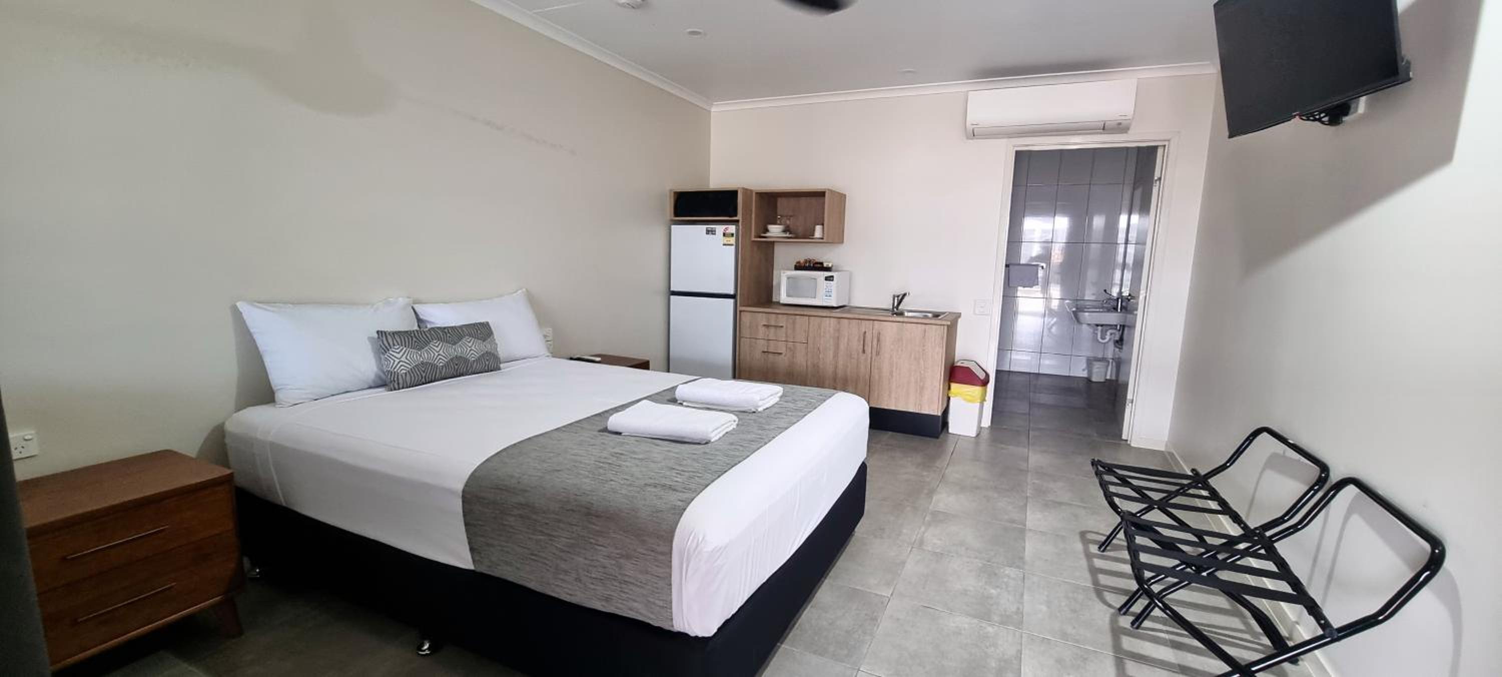 Standard Queen Room