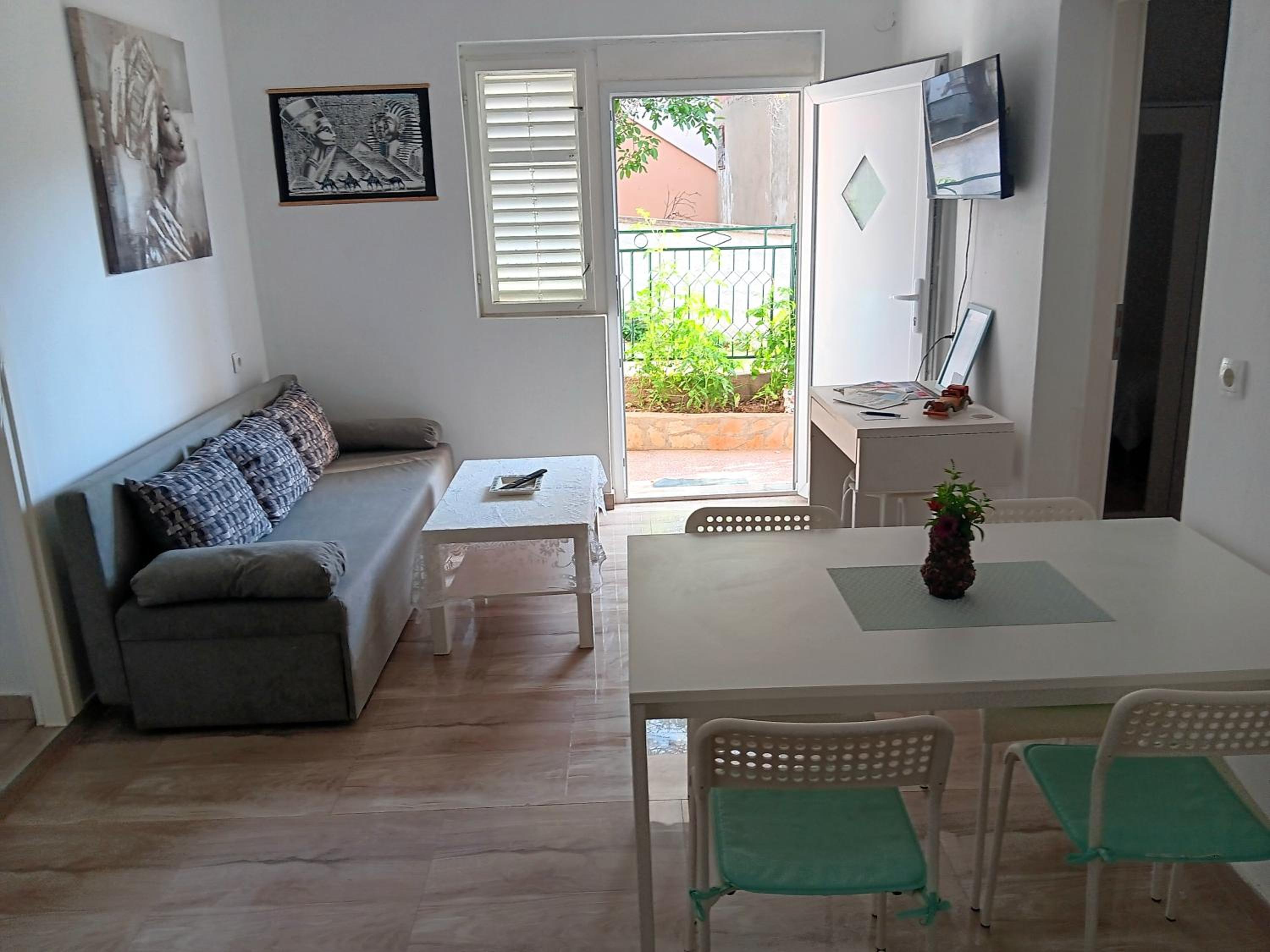 Apartment with Terrace - Photo 1