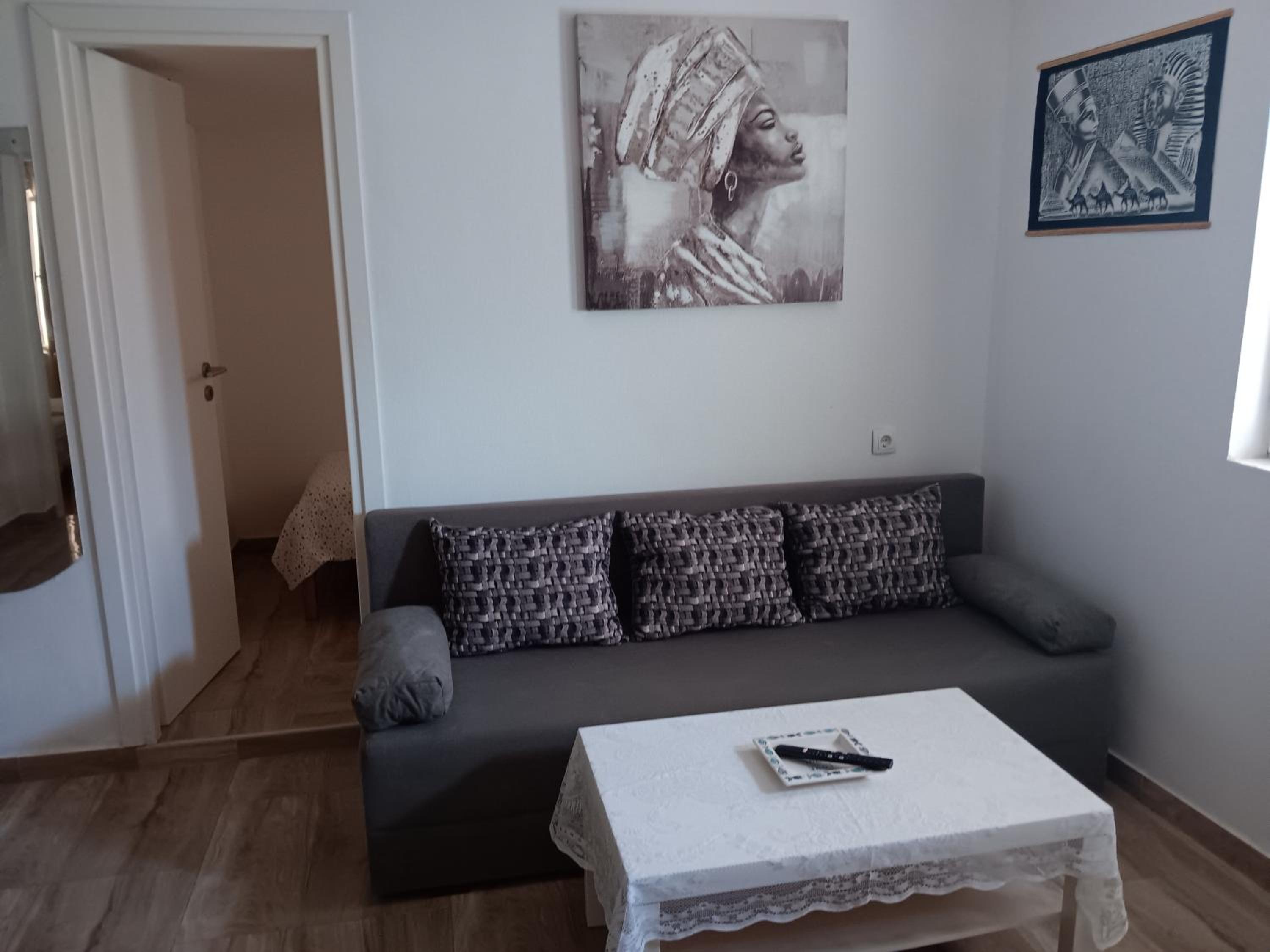 Apartment with Terrace - Photo 5
