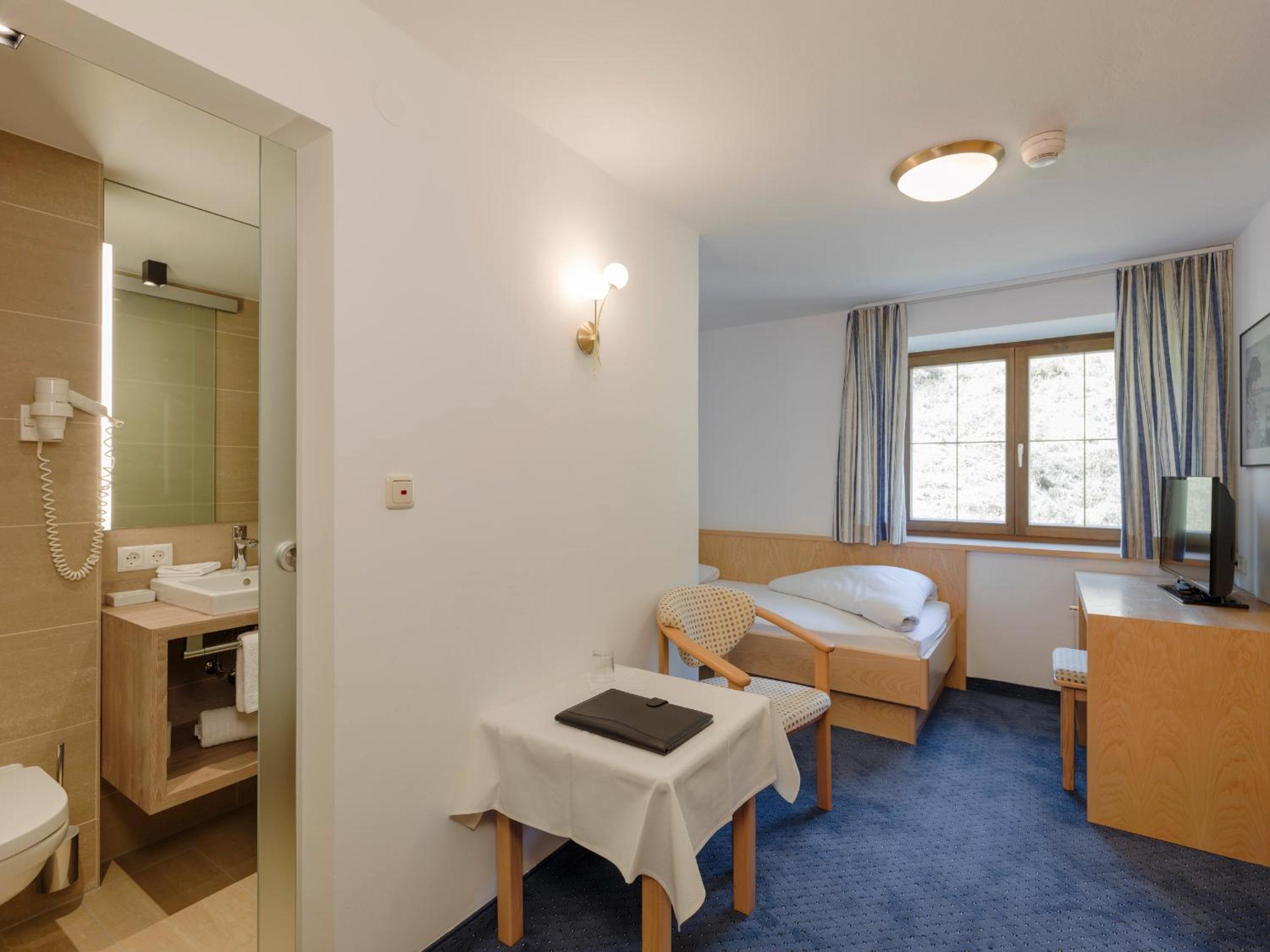 Single Room photo 2