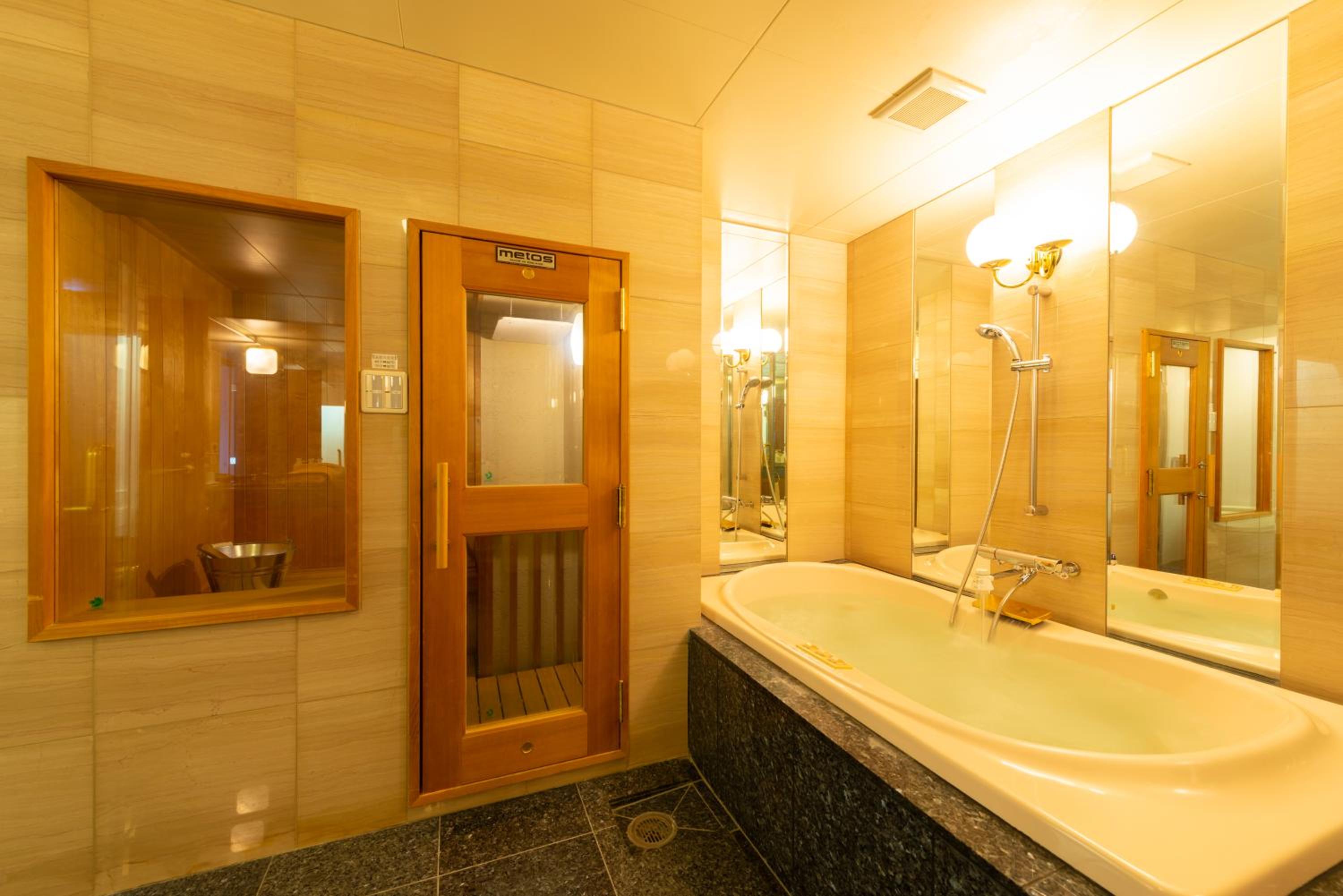 Suite with Sauna - Non-Smoking in Shangri-La photo 3