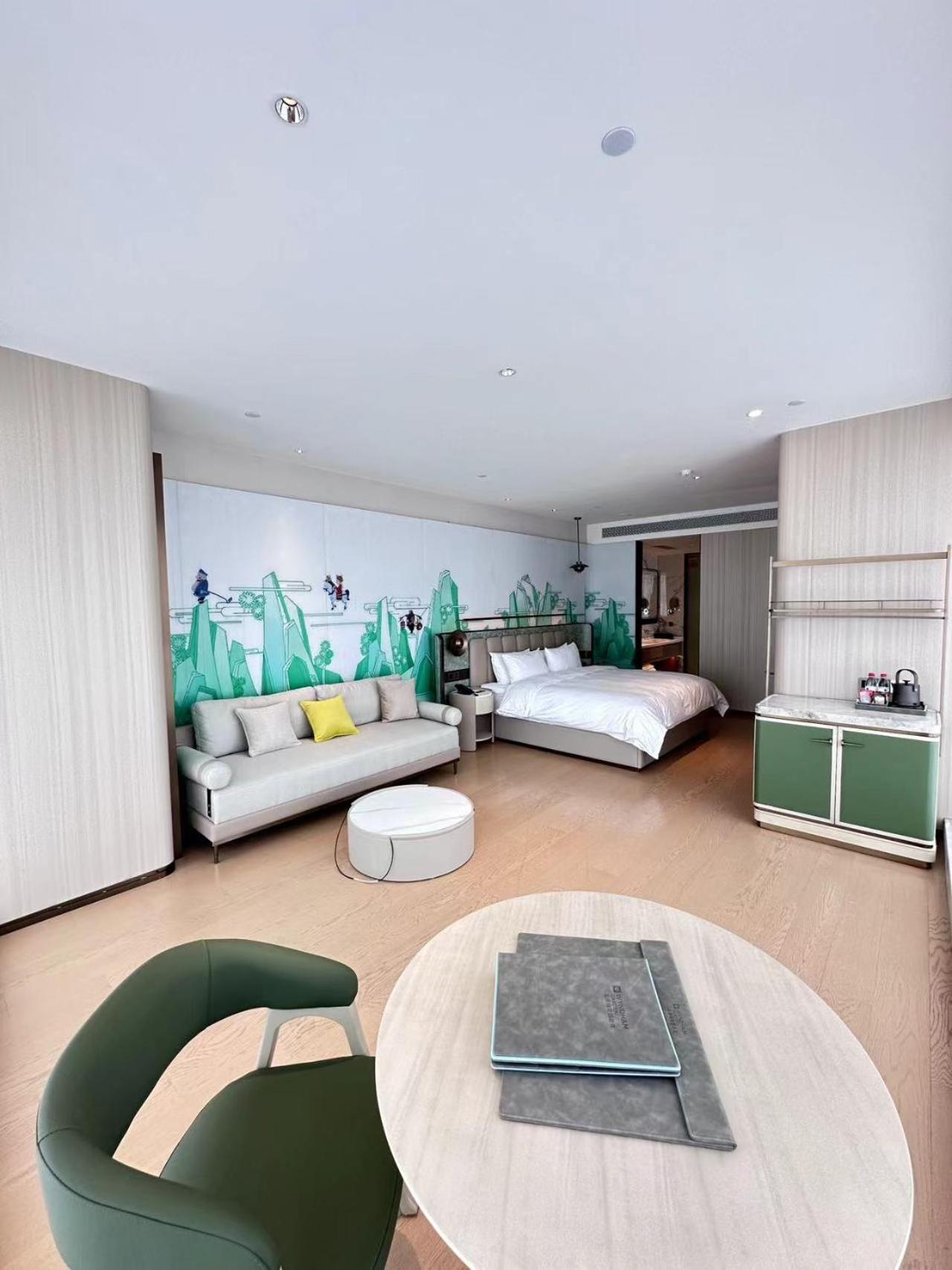 Deluxe Family Room
