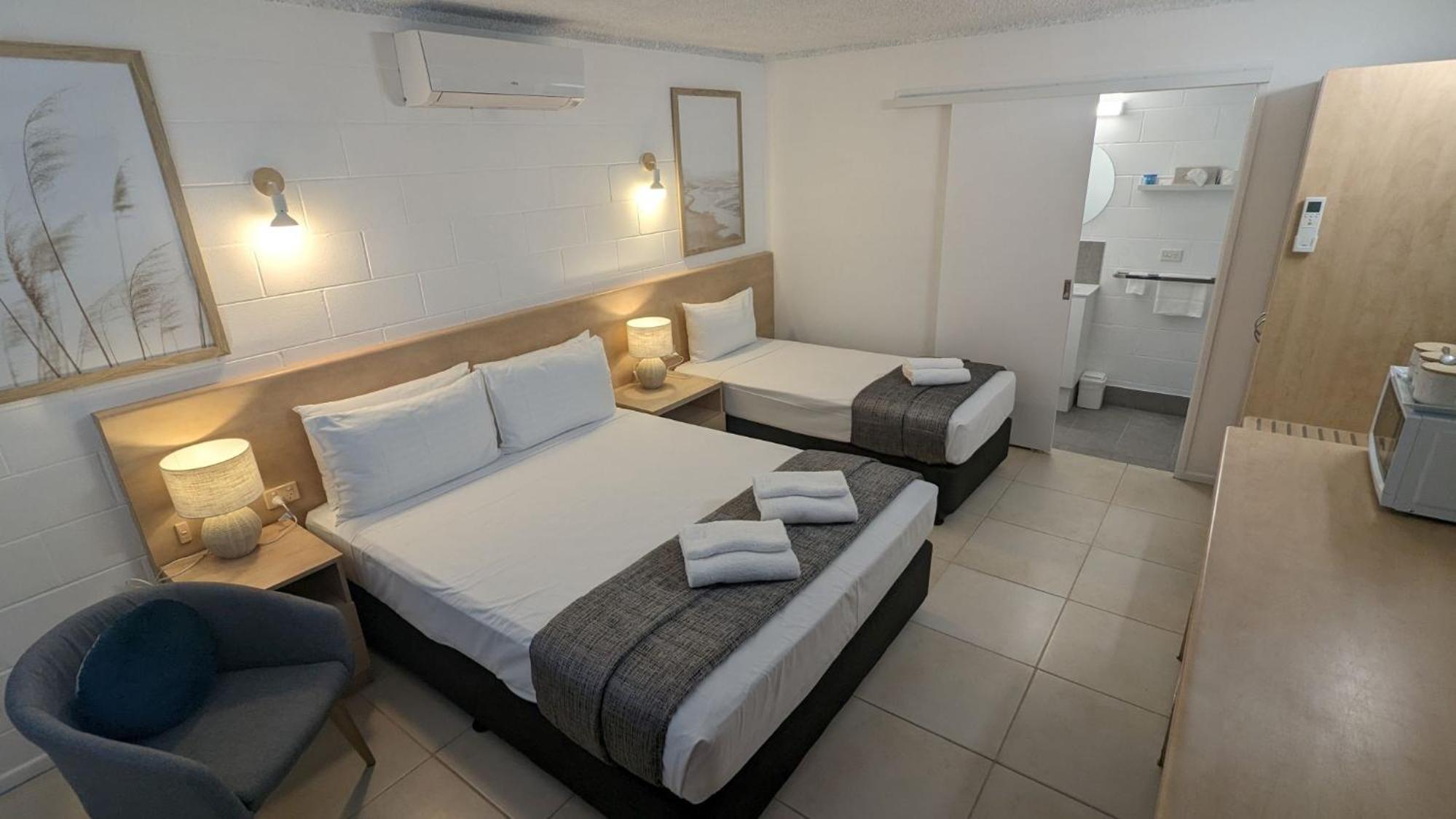 Double or Twin Room photo 3