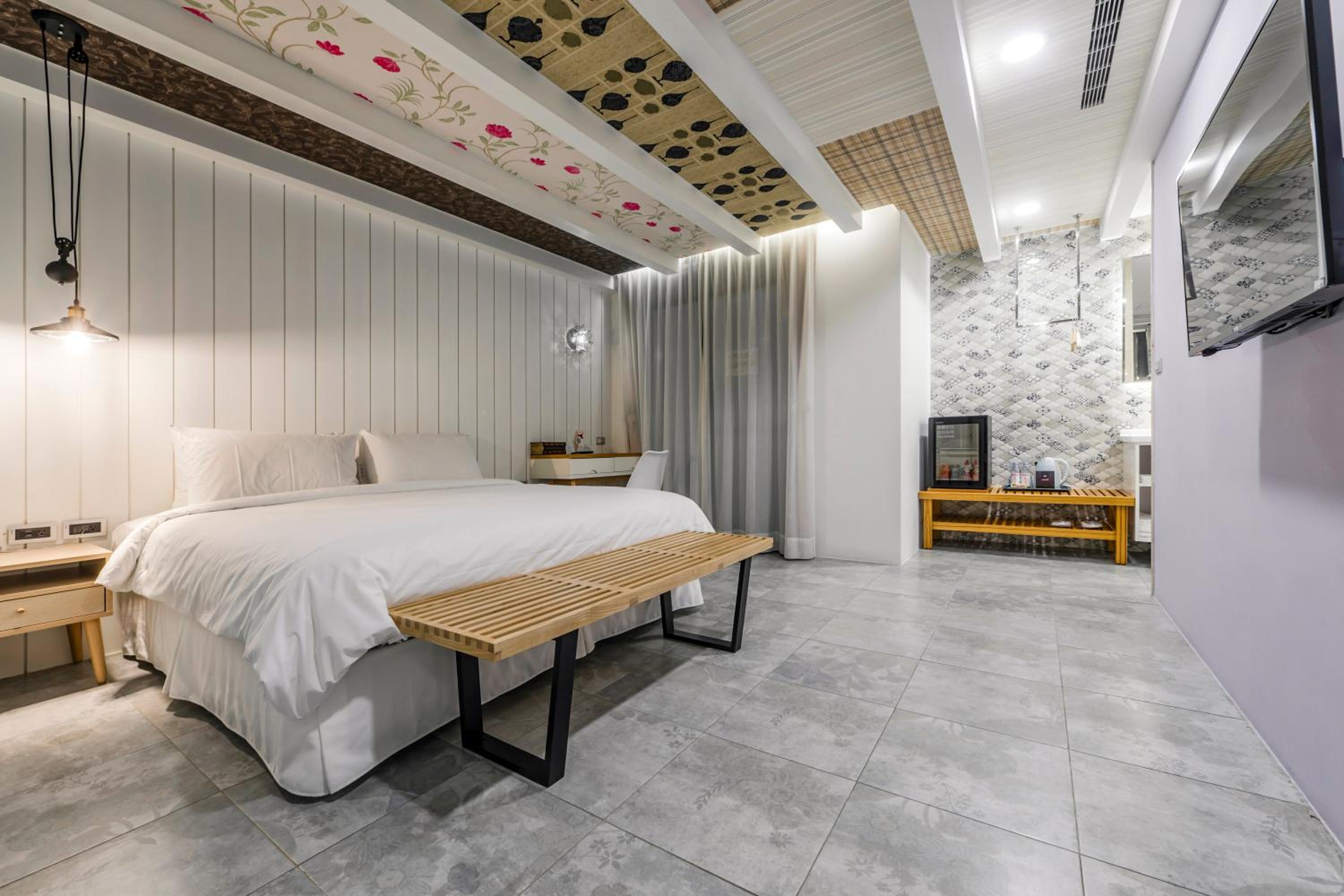 Deluxe Double Room with Bath photo 2