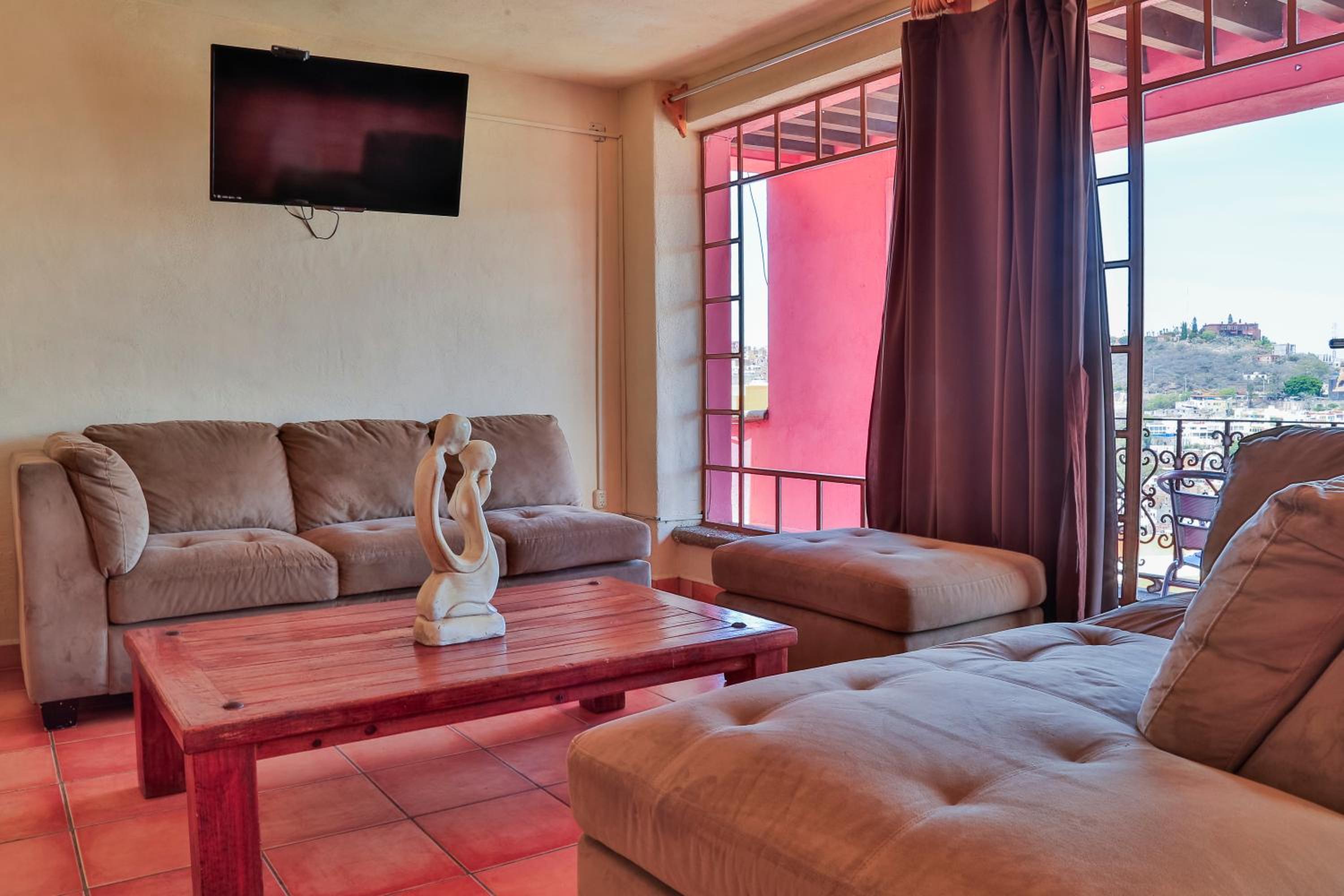 Deluxe Suite with City View