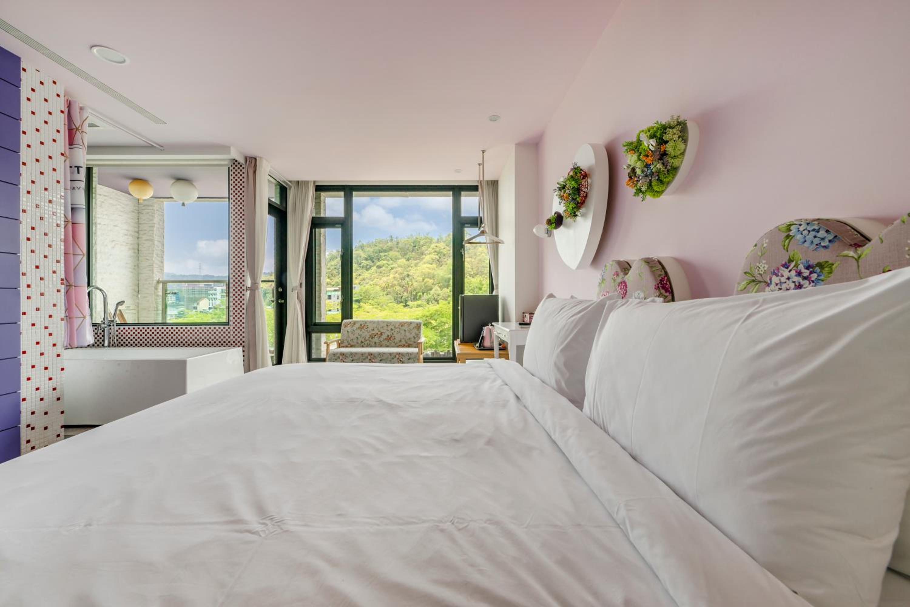 Deluxe Double Room with Balcony, photo 7
