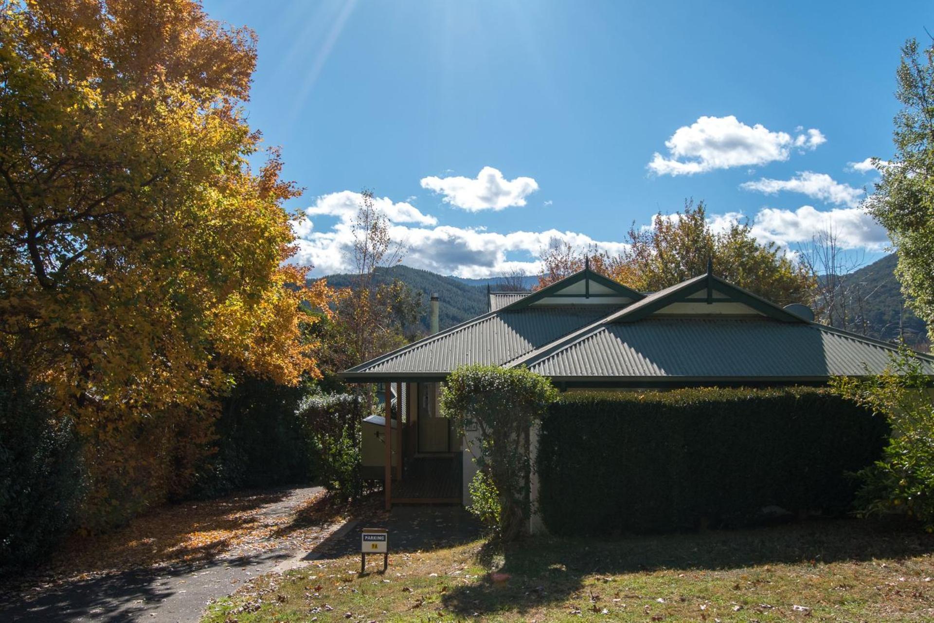 Three-Bedroom House photo 2