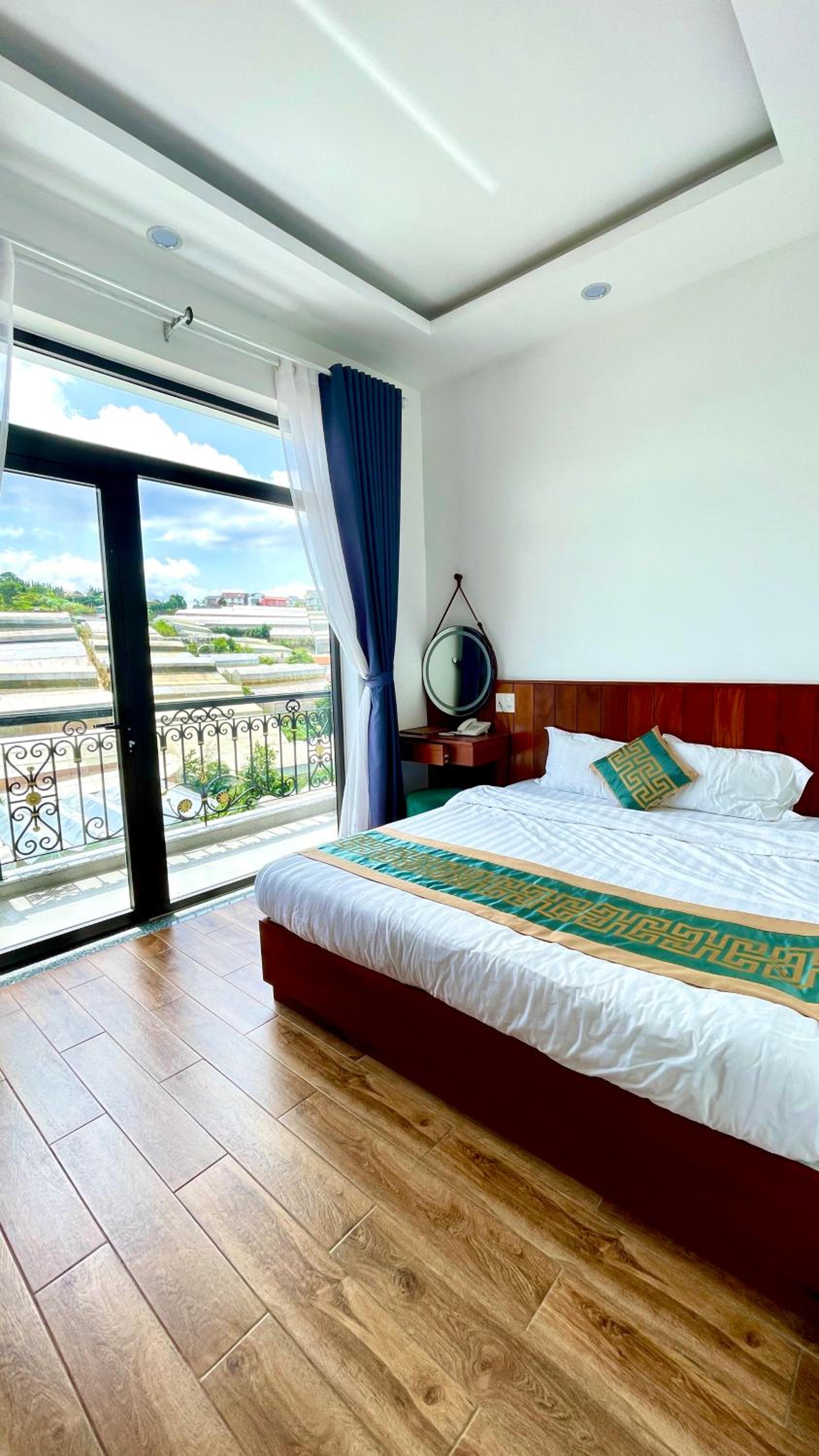 Deluxe Double Room with Balcony - Photo 1