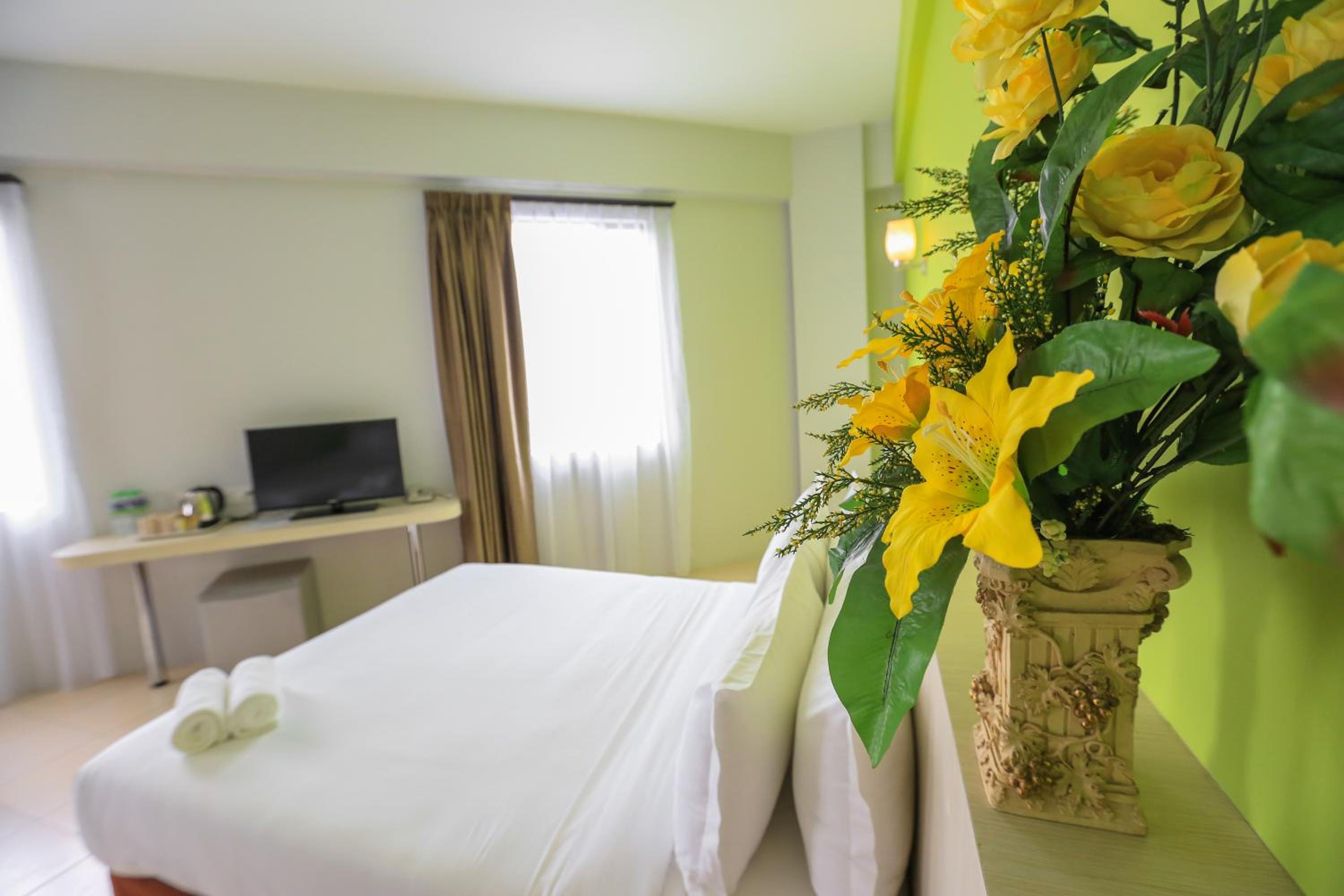 Deluxe King Room - Photo 2