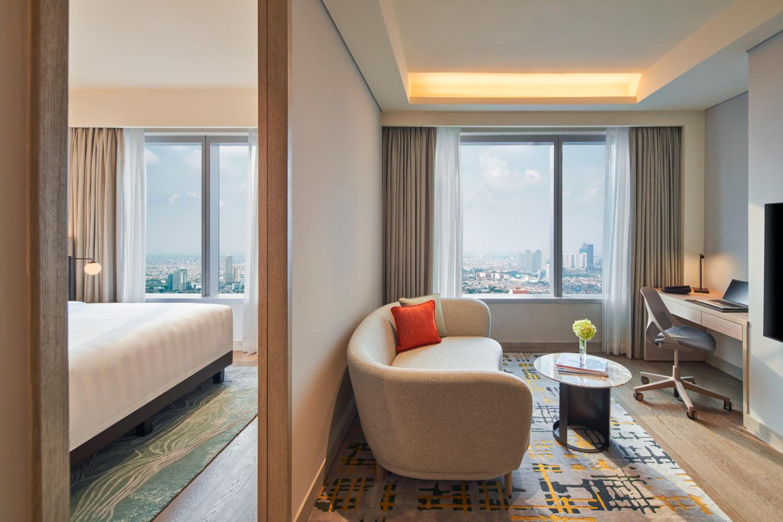 One-Bedroom Deluxe Suite - Photo 6