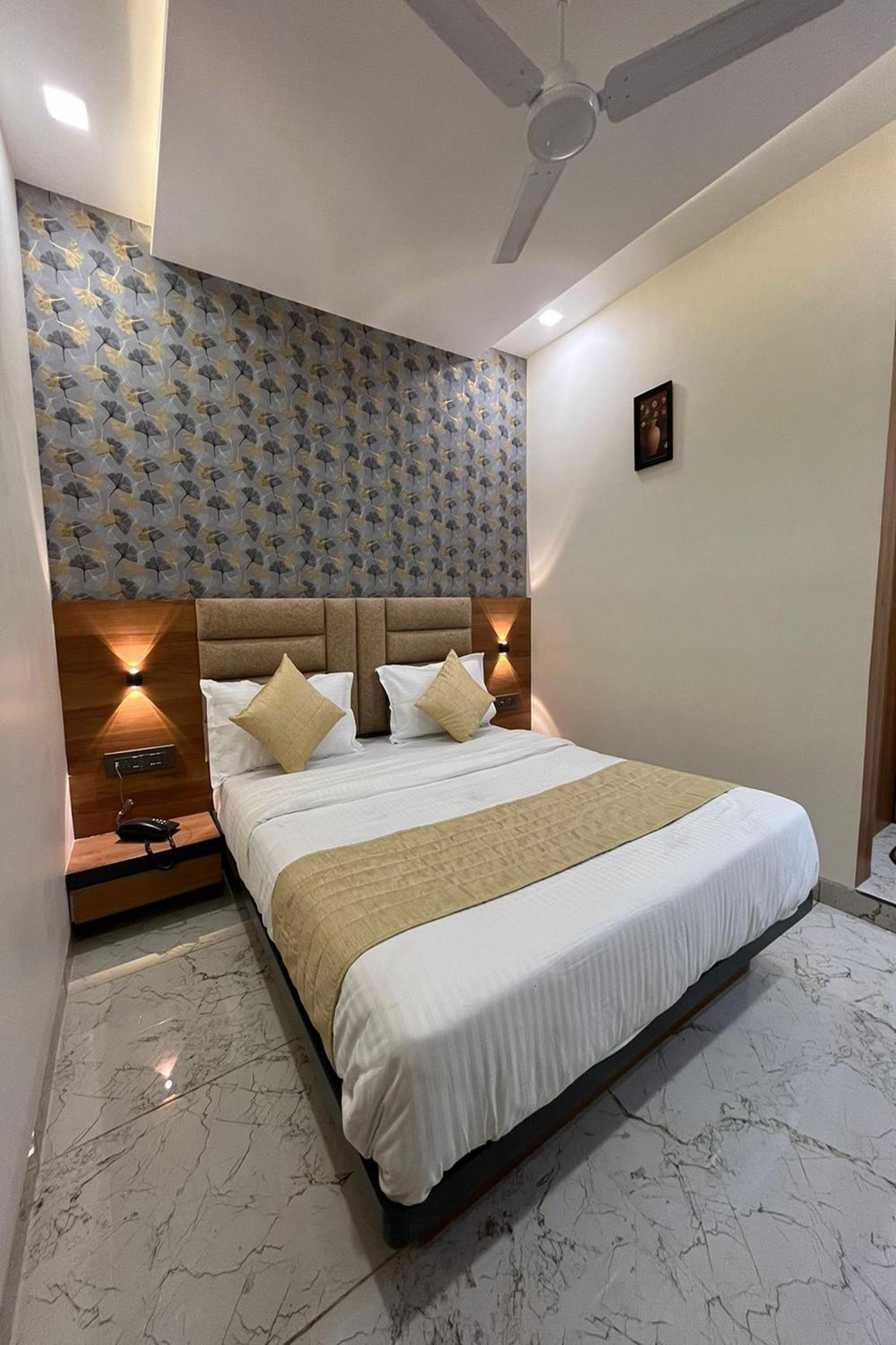 Deluxe Room - Photo 6