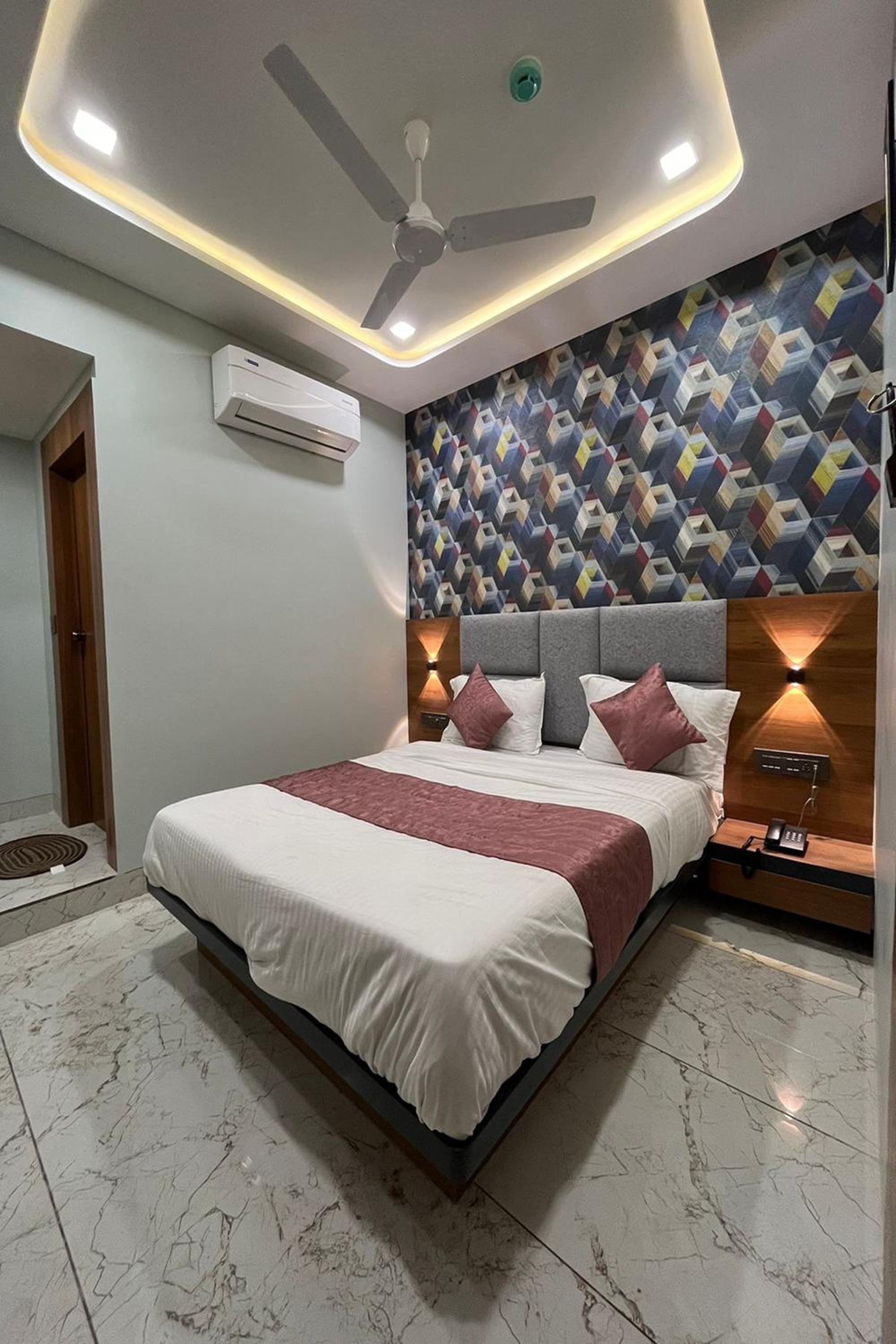 Deluxe Room - Photo 5