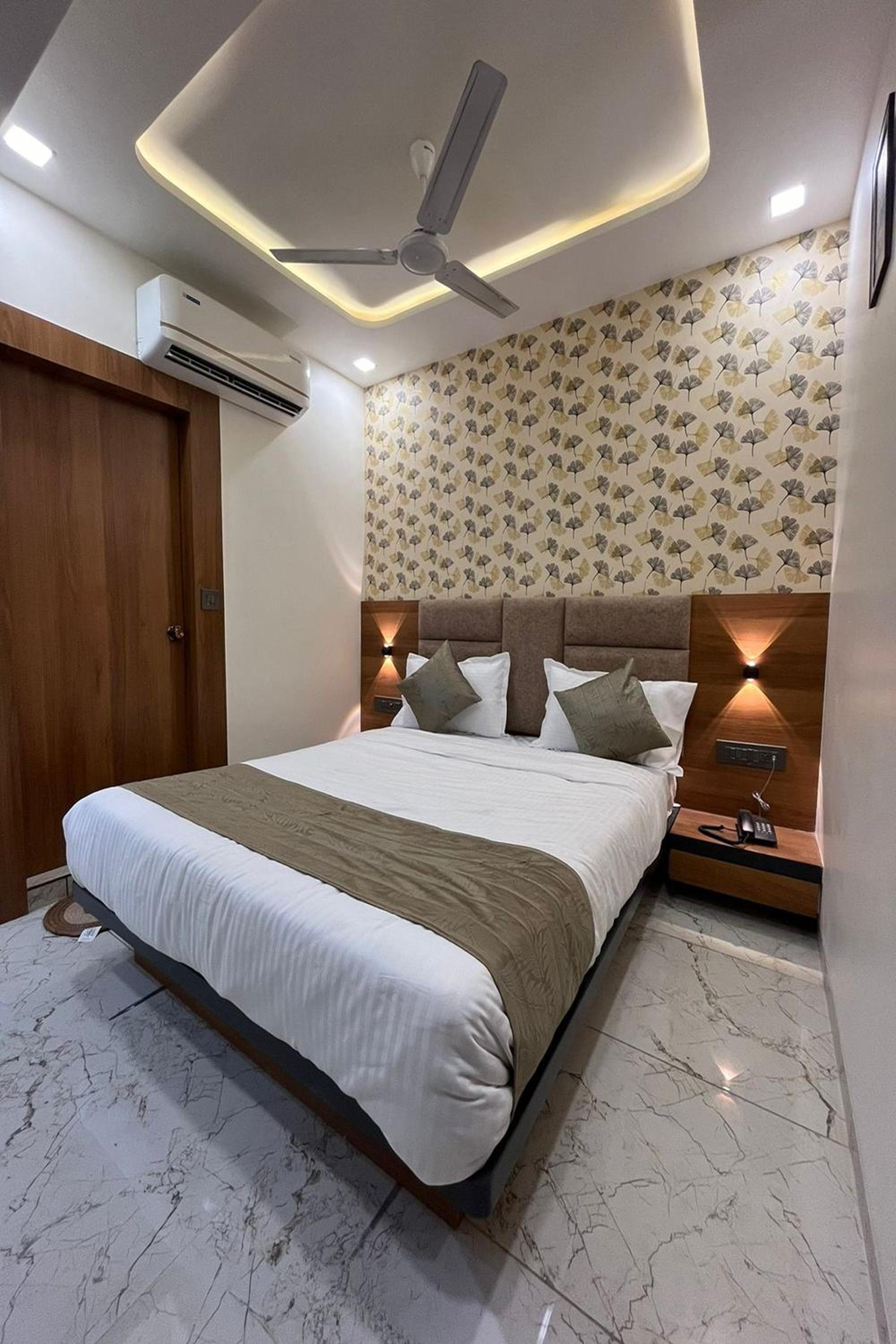 Deluxe Room - Photo 2
