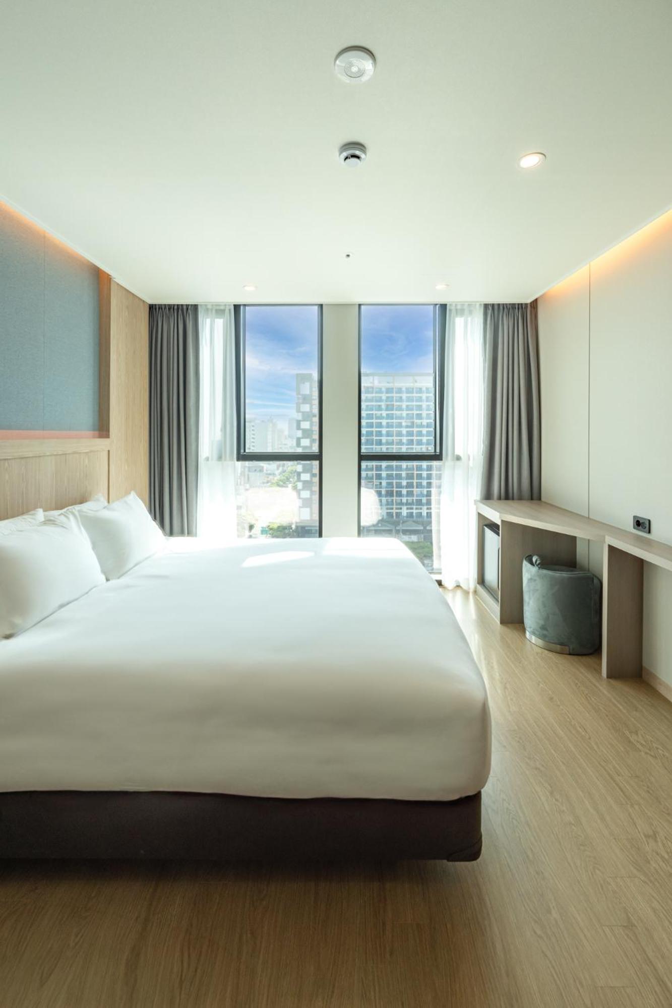 Premium Double Room - Photo 12