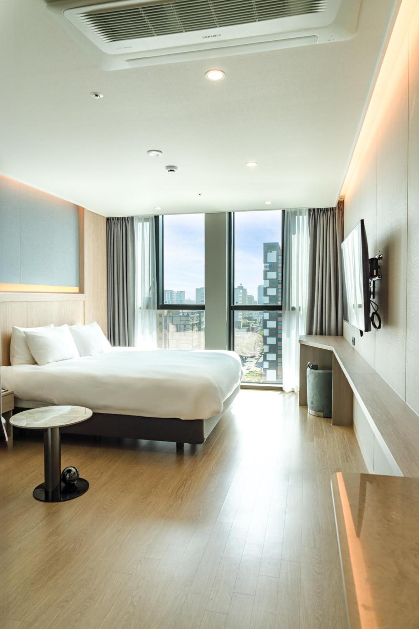 Premium Double Room - Photo 6