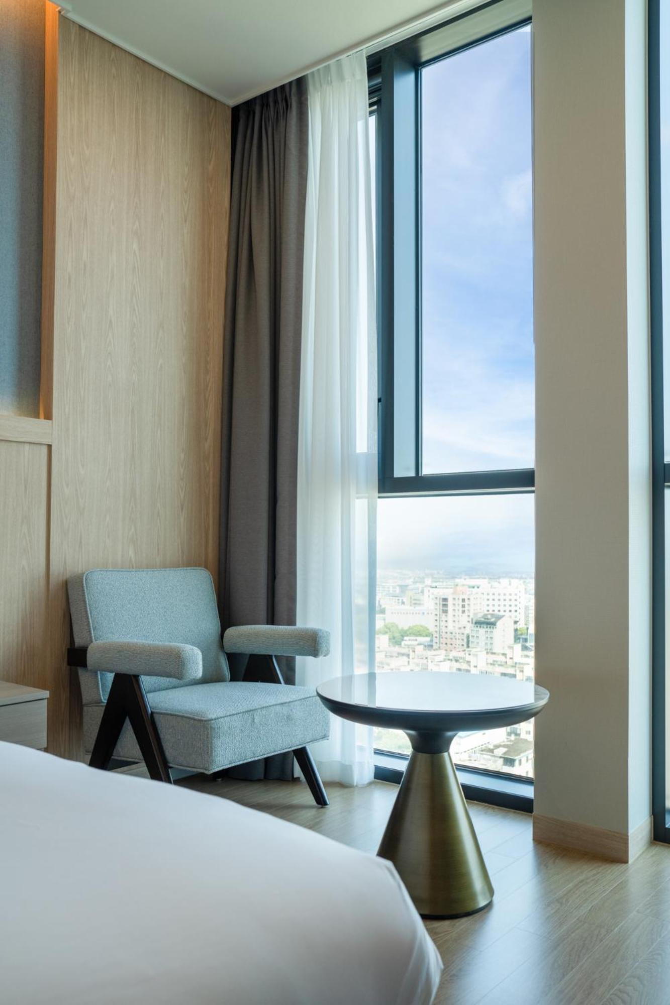 Premium Double Room - Photo 8
