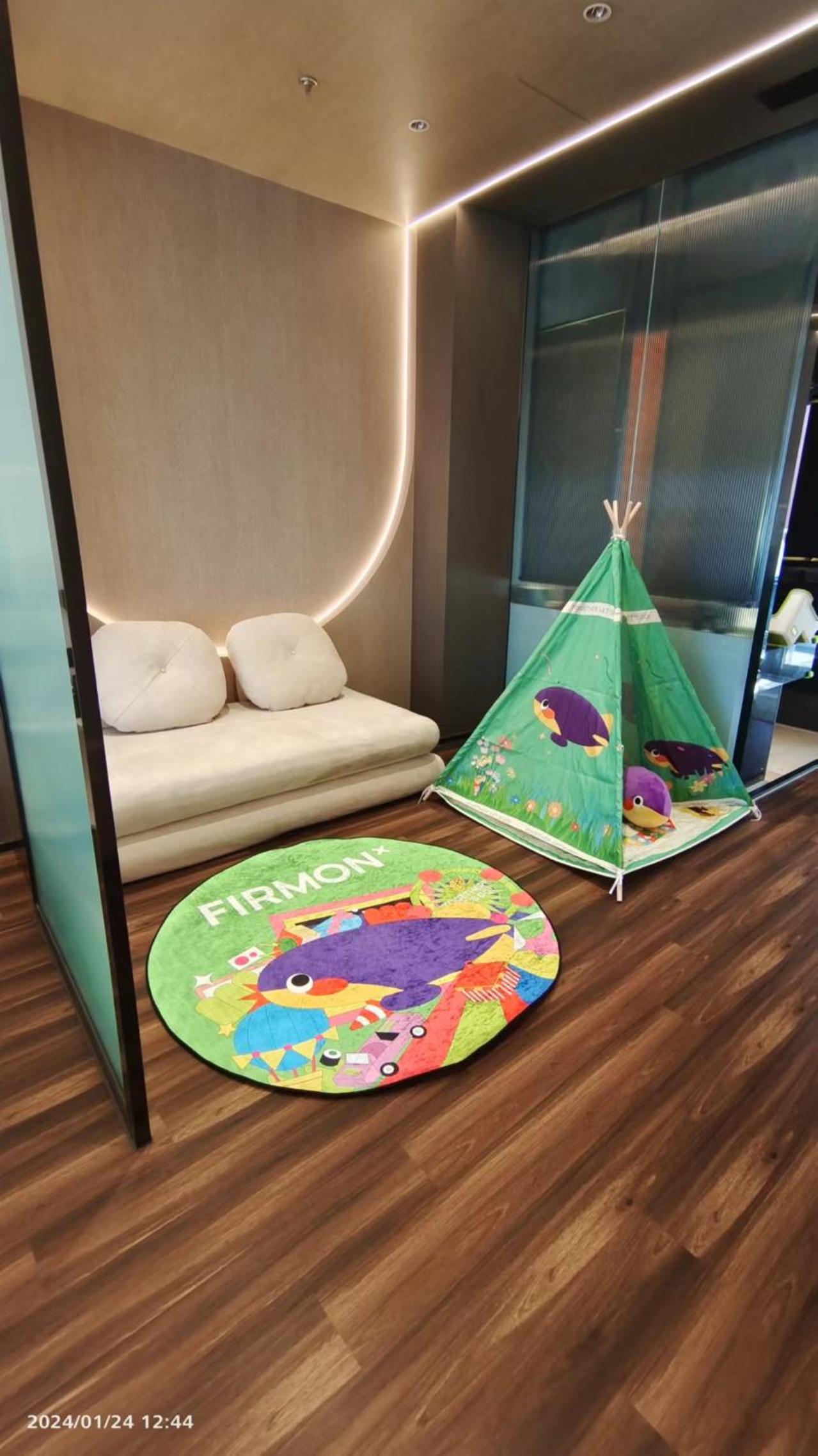 Family Room with Theme photo 2