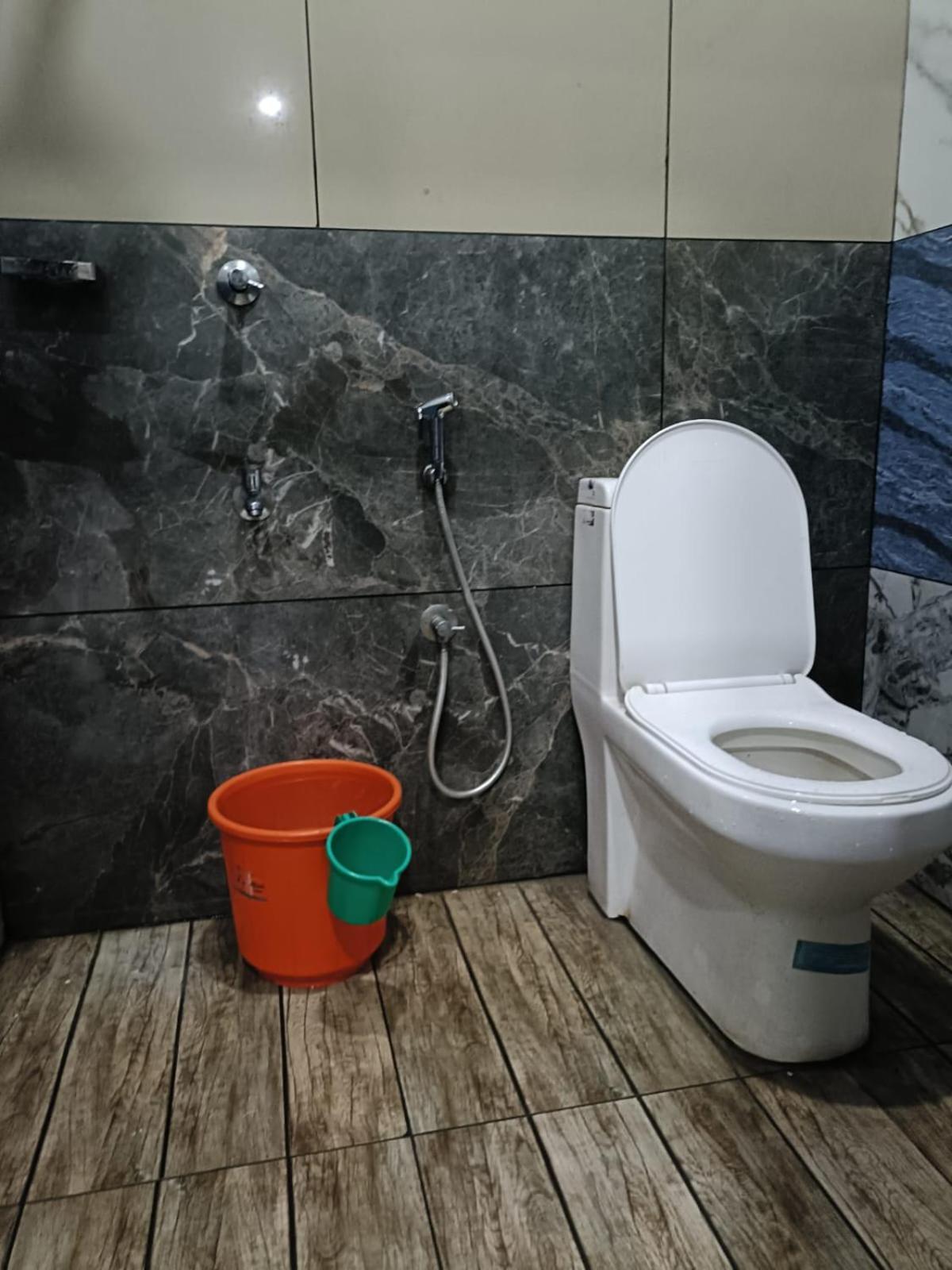 Deluxe Double Room (2 Adults + 1 Child) photo 3
