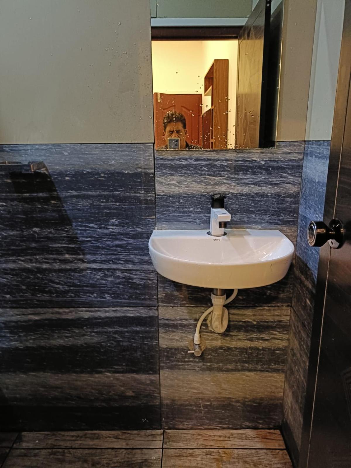 Deluxe Double Room (2 Adults + 1 Child) photo 2