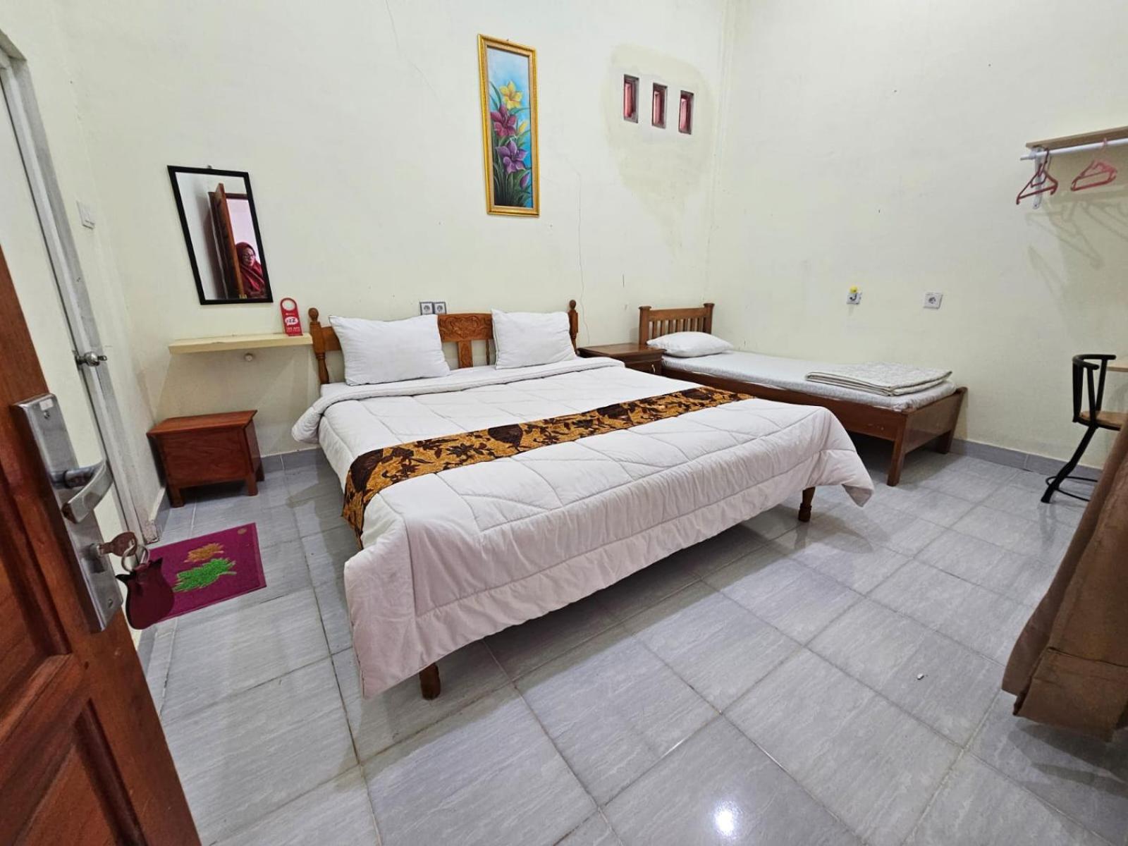 Double Room with Balcony (3 Adults) photo 2