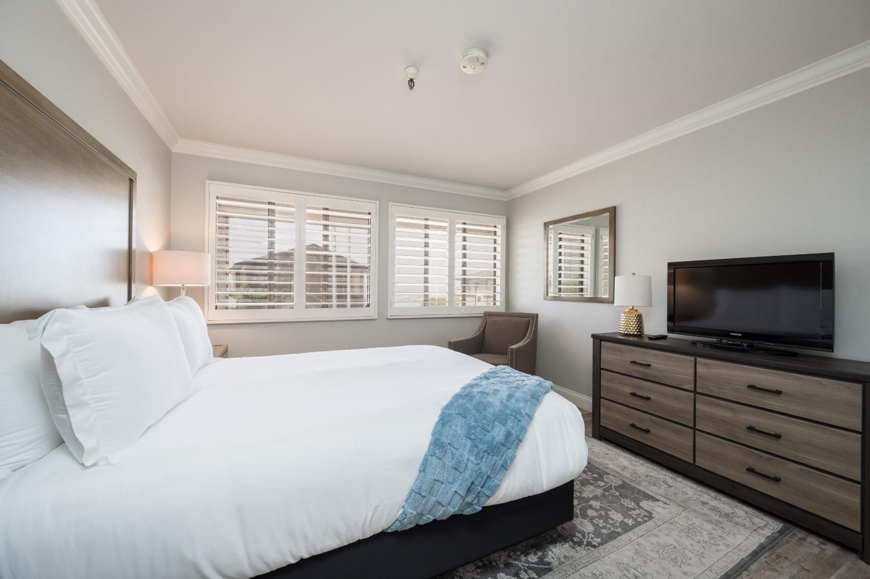 Family Suite with Balcony - Photo 5