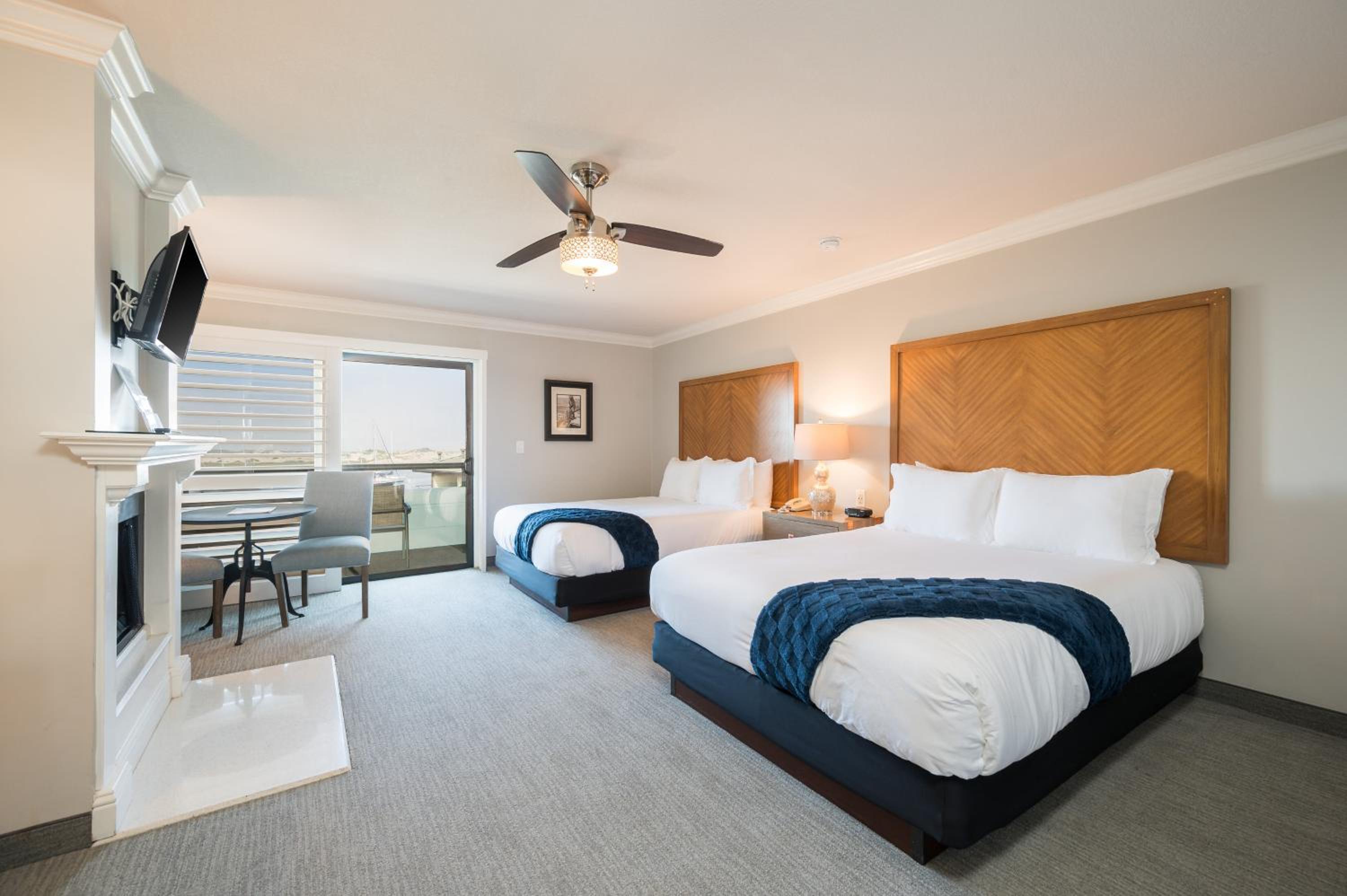 Executive Queen Room with Two Queen Beds - Photo 6
