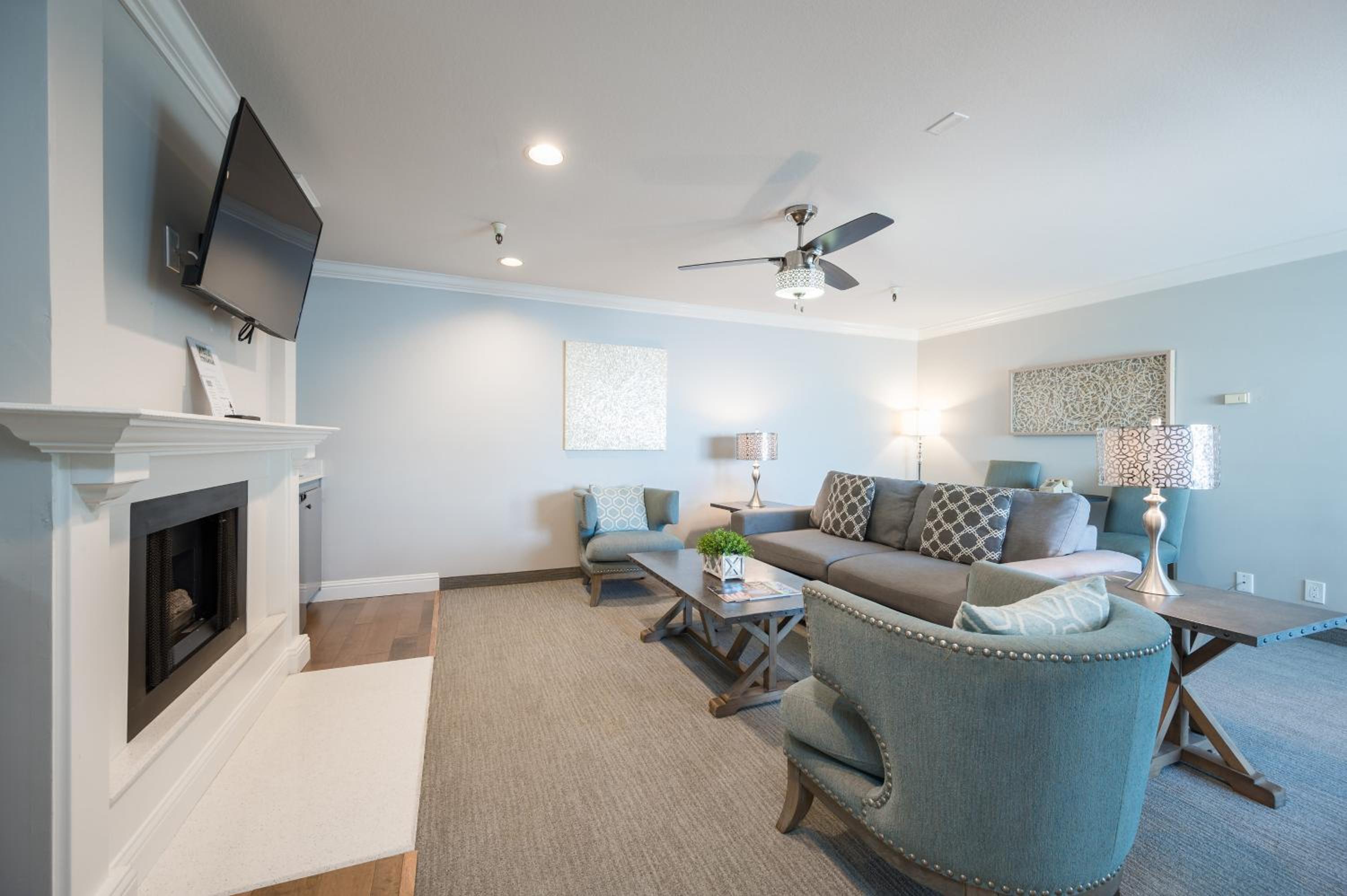 Corner Suite - Non Pet Friendly  - Photo 11
