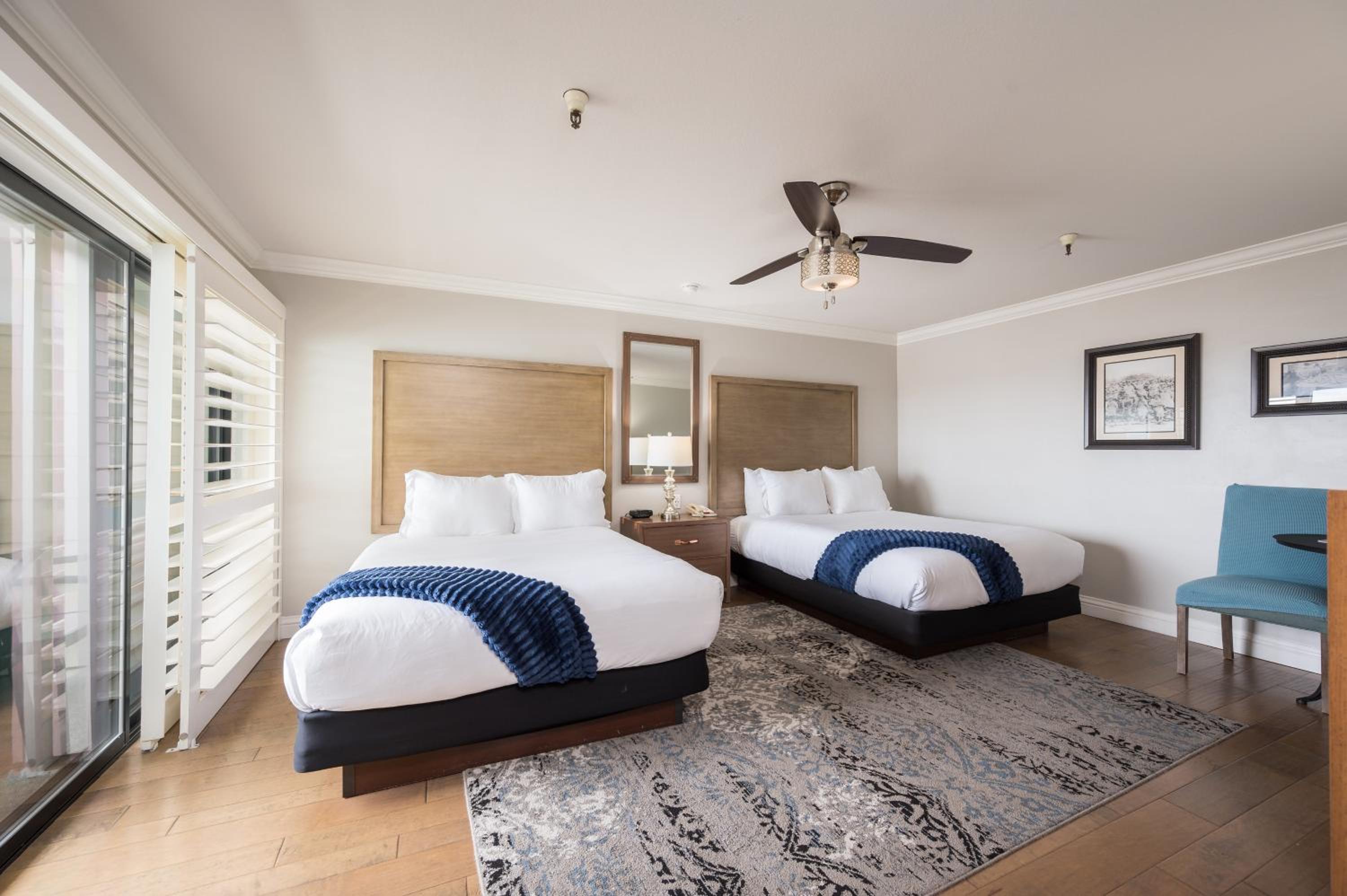 Superior Queen Room with Two Queen Beds - Photo 4