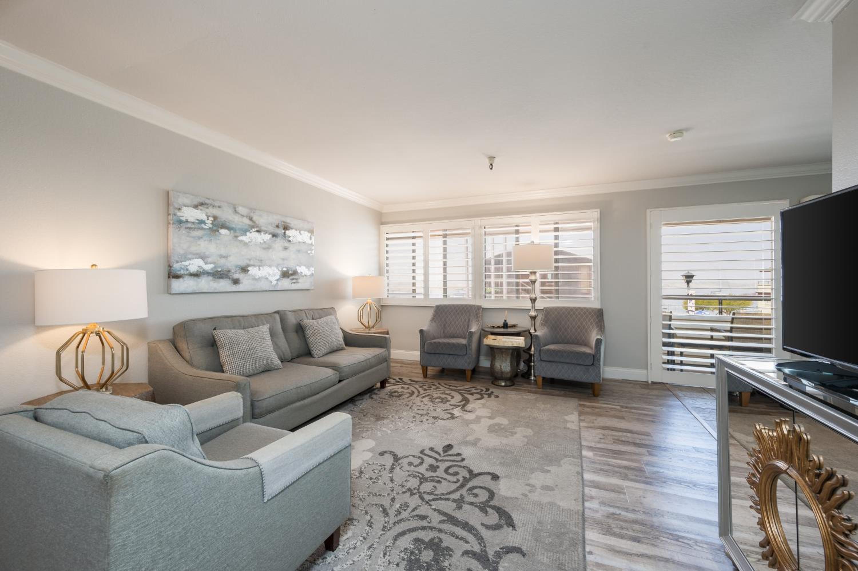Family Suite with Balcony - Photo 1